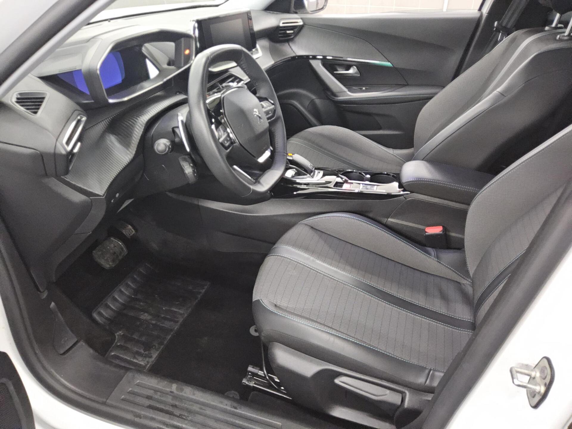 Peugeot 2008 1.5 BlueHDi 130 Allure 2-Sitzer LED ACC Shz 9