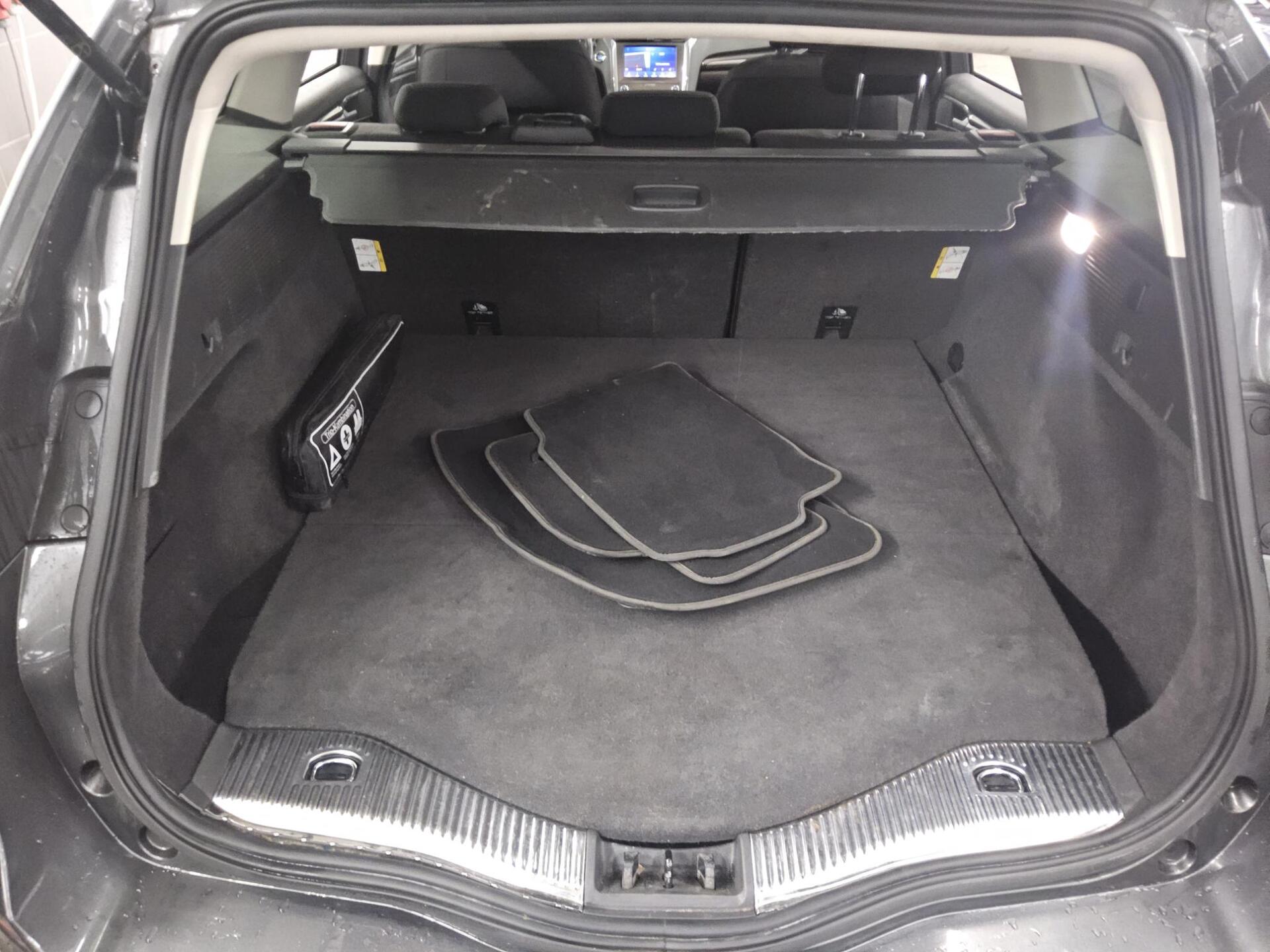 Ford Mondeo Turnier 2.0 EB Titanium Navi LED RFK SHZ 11