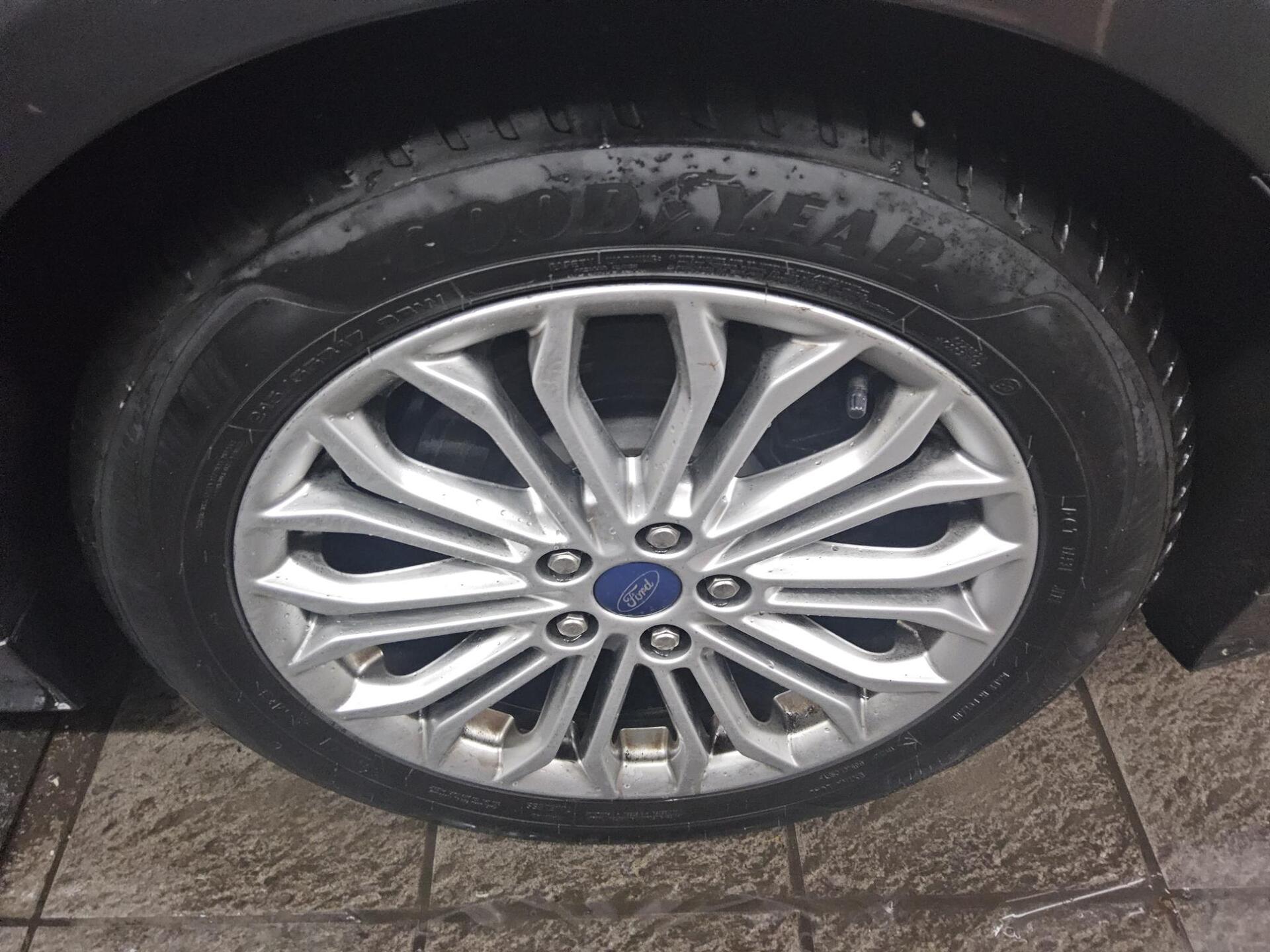 Ford Mondeo Turnier 2.0 EB Titanium Navi LED RFK SHZ 10