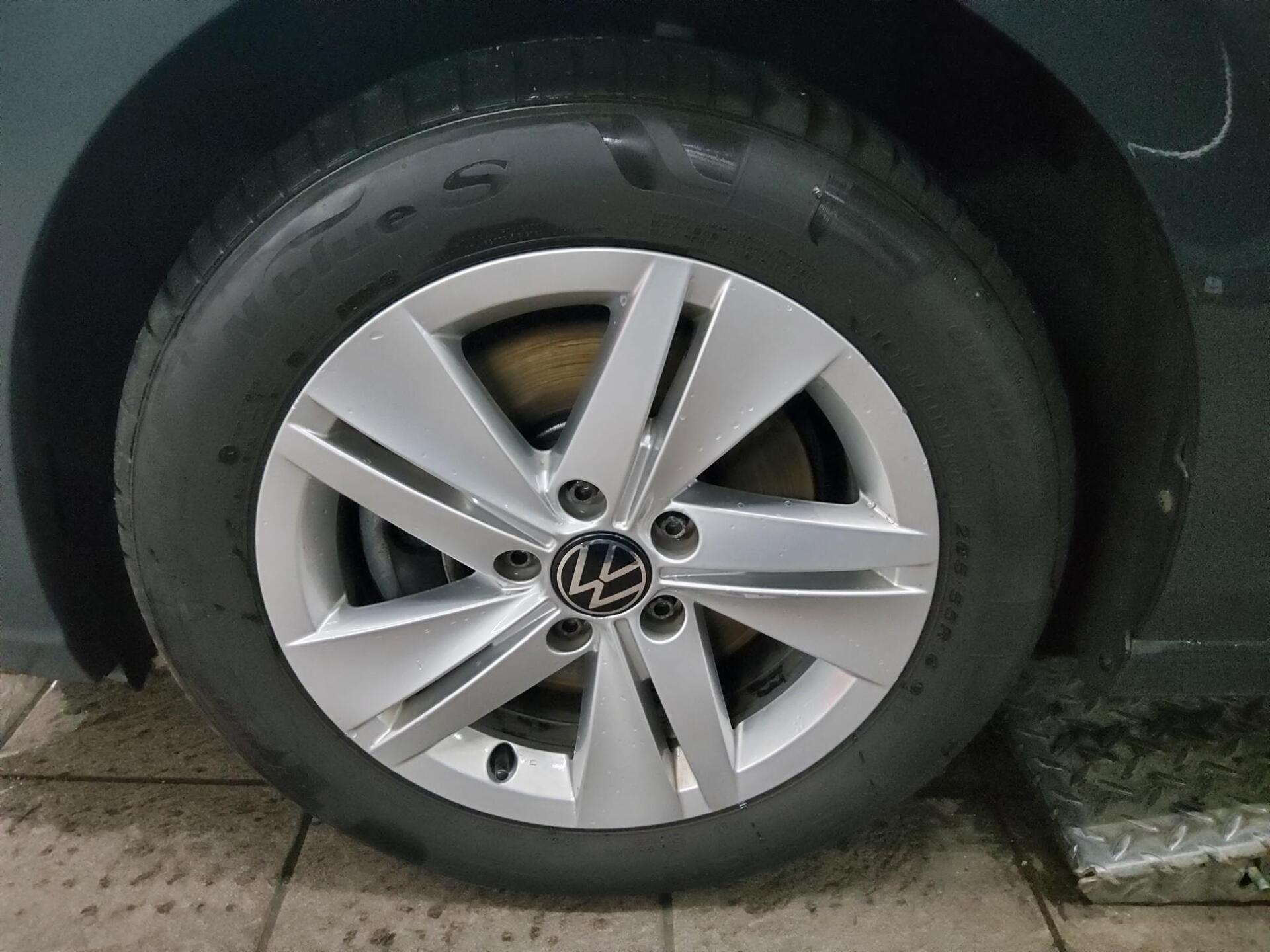 Volkswagen Golf-8 Var. 2.0 TDI Life Navi LED ACC PDC SHZ 11