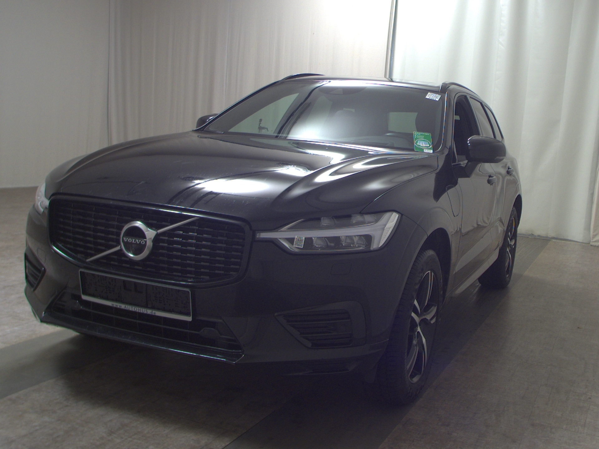 Volvo XC60 T8 AWD Hybrid R-Design Navi LED Pano Leder 2