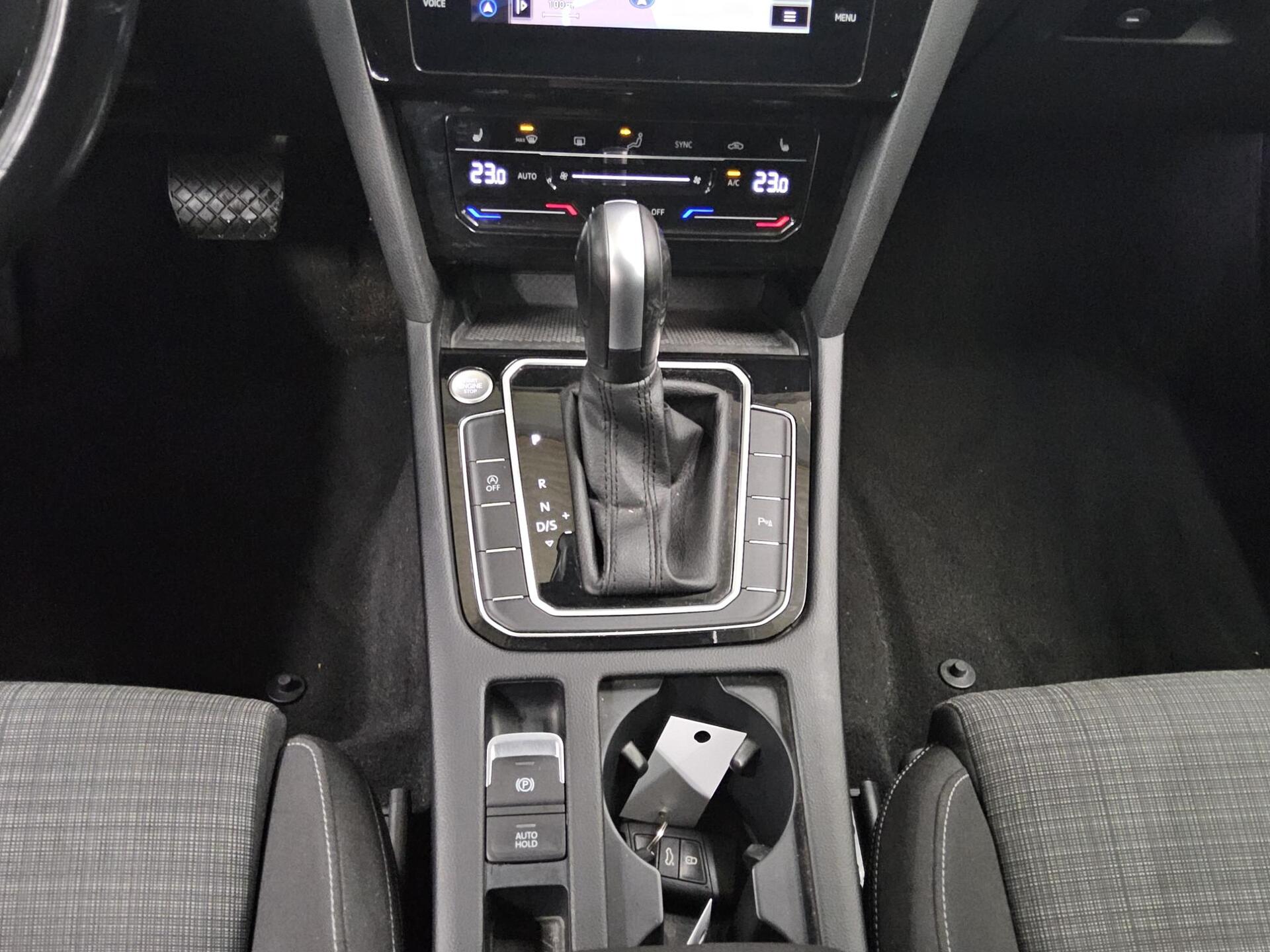 Volkswagen Passat Var. 2.0 TDI Business R-Line Navi LED PDC 6