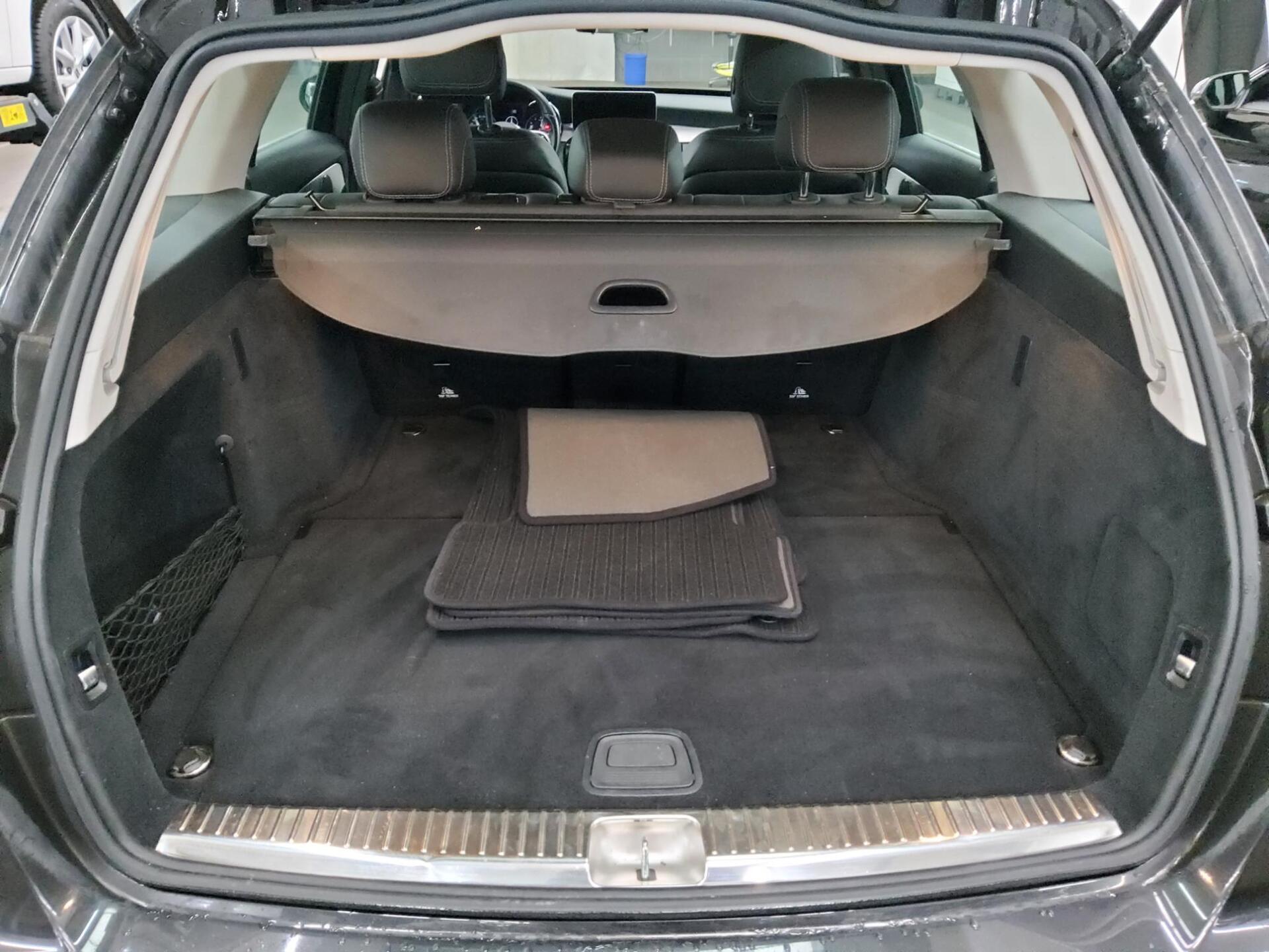 Mercedes-Benz C 180 T Avantgarde T-Leder Navi LED Kamera 10