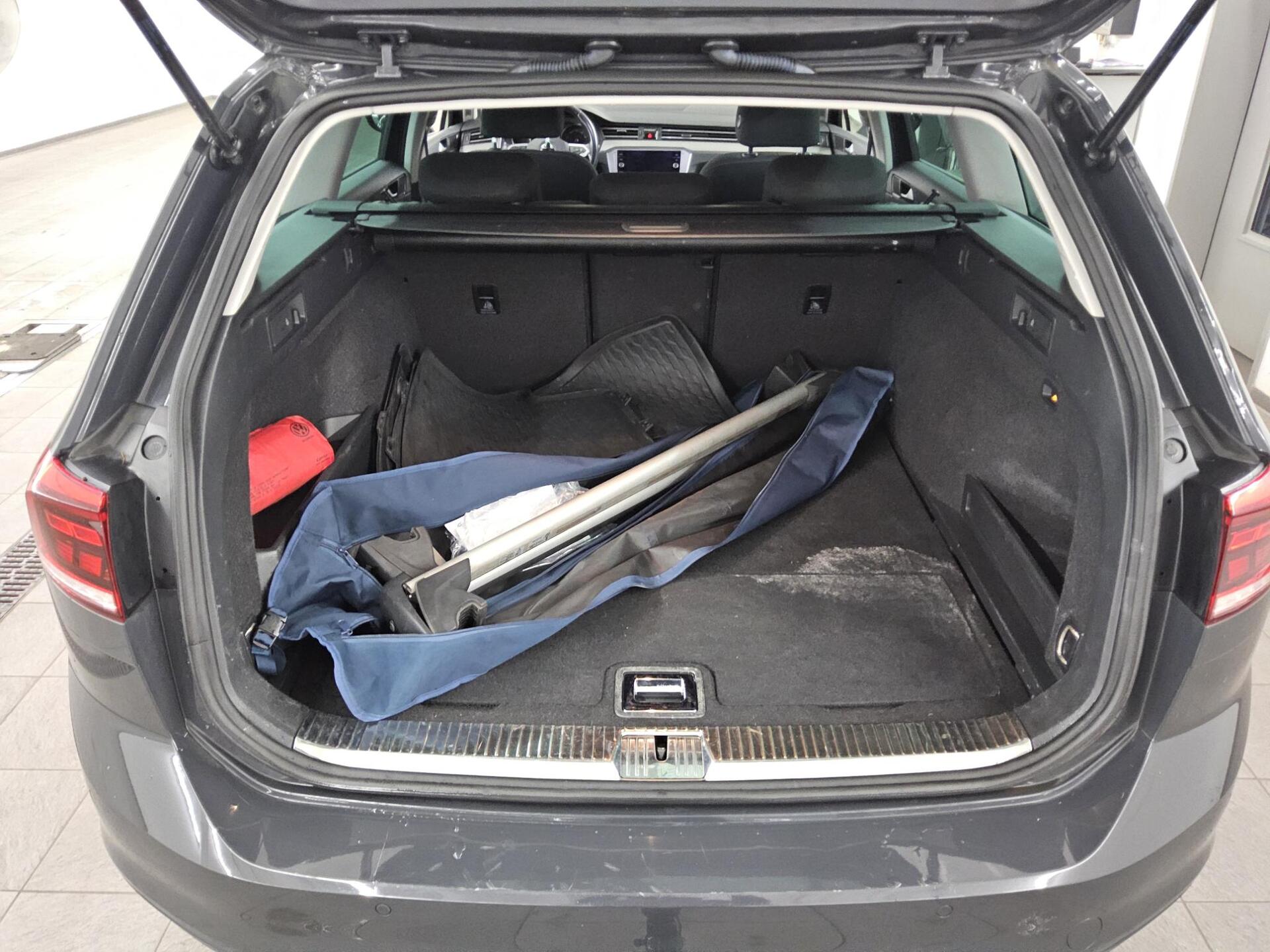 Volkswagen Passat Var. 2.0 TDI Business Navi LED AHK RFK 11