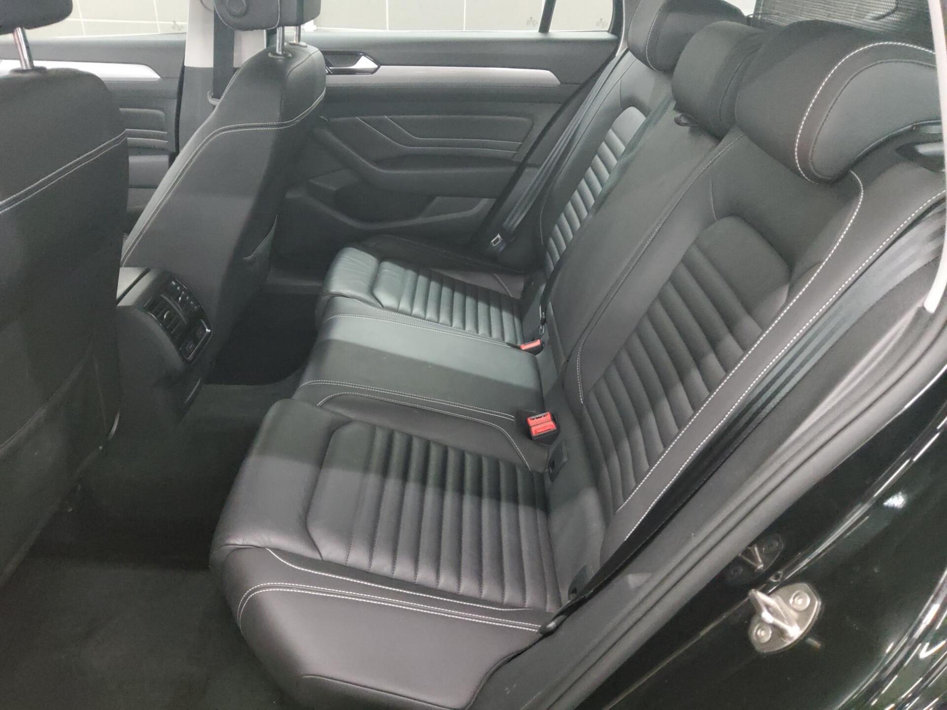 Volkswagen Passat Var. 2.0 TDI Business Navi LED Leder RFK 13