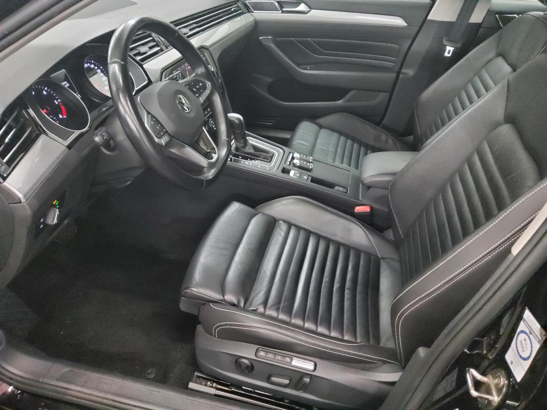 Volkswagen Passat Var. 2.0 TDI Business Navi LED Leder RFK 8