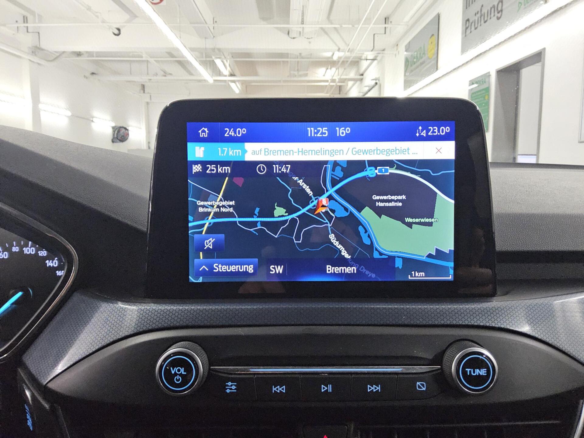 Ford Focus Turnier 1.5 EB Active Navi LED RFK AHK PDC 7