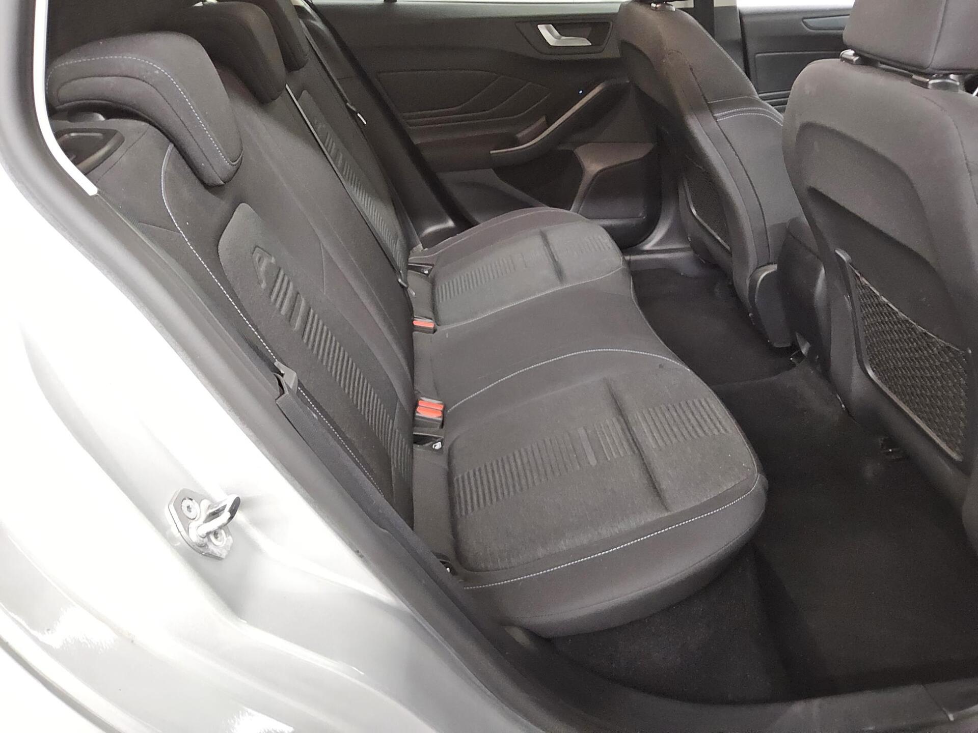 Ford Focus Turnier 1.5 EB Active Navi LED RFK AHK PDC 13