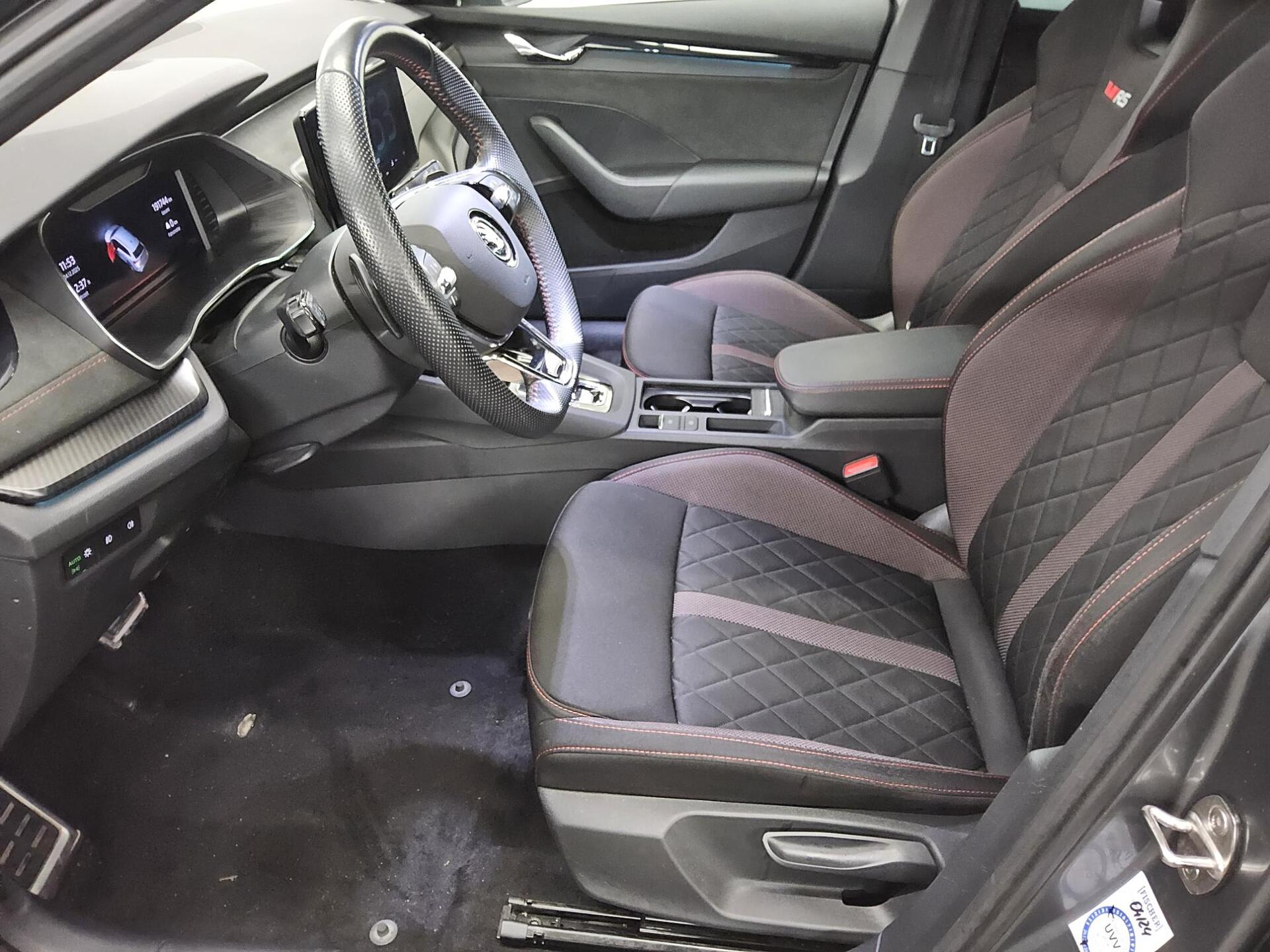 Skoda Octavia Kombi 2.0 TDI RS Navi LED+ DCC AHK PDC 9