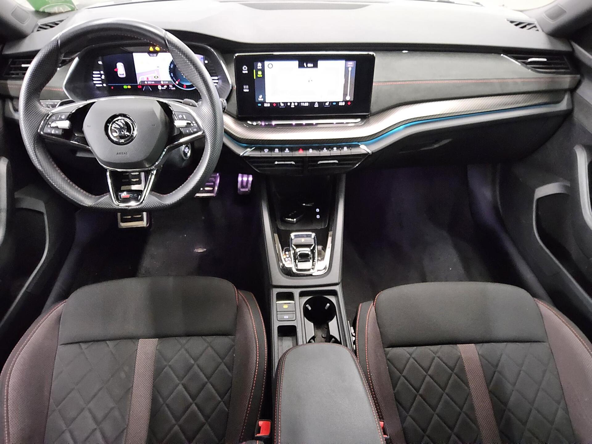 Skoda Octavia Kombi 2.0 TDI RS Navi LED+ DCC AHK PDC 5