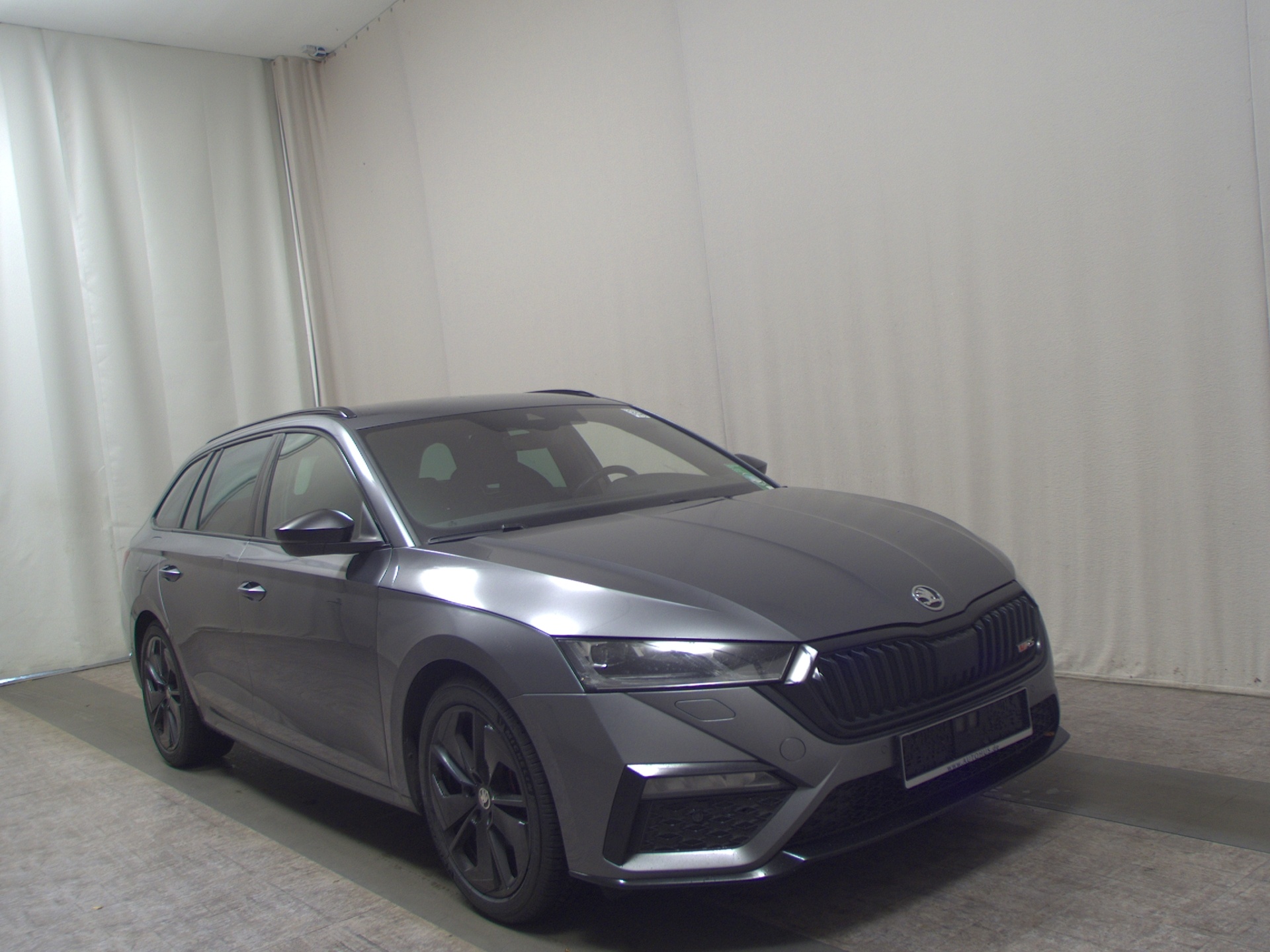 Skoda Octavia Kombi 2.0 TDI RS Navi LED+ DCC AHK PDC 3