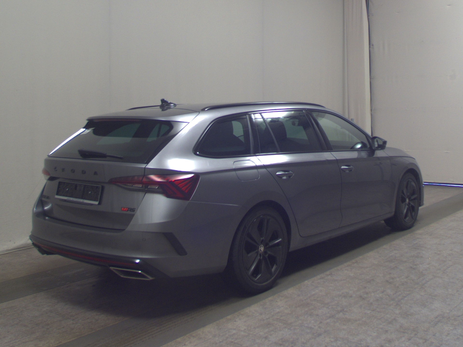 Skoda Octavia Kombi 2.0 TDI RS Navi LED+ DCC AHK PDC 4