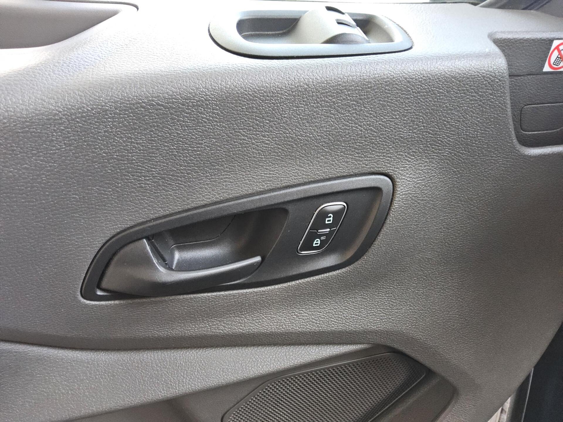 Ford Transit FT 350 2.0 TDCi Trend L2 3-Sitze PDC 8