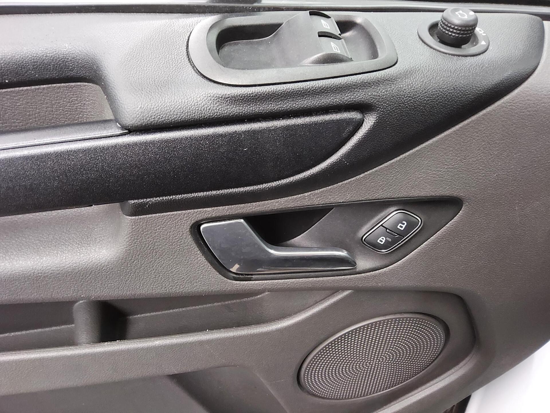 Ford Transit Custom 2.0 EB Trend 8-Sitze Navi Shz 9