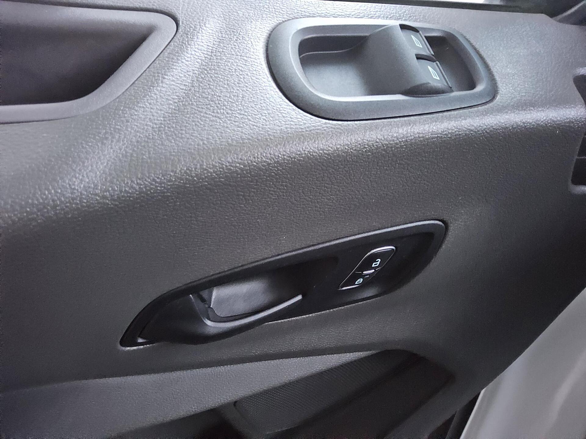 Ford Transit FT 350 L2H2 2.0 TDCi Trend 3-Sitze Klima 9