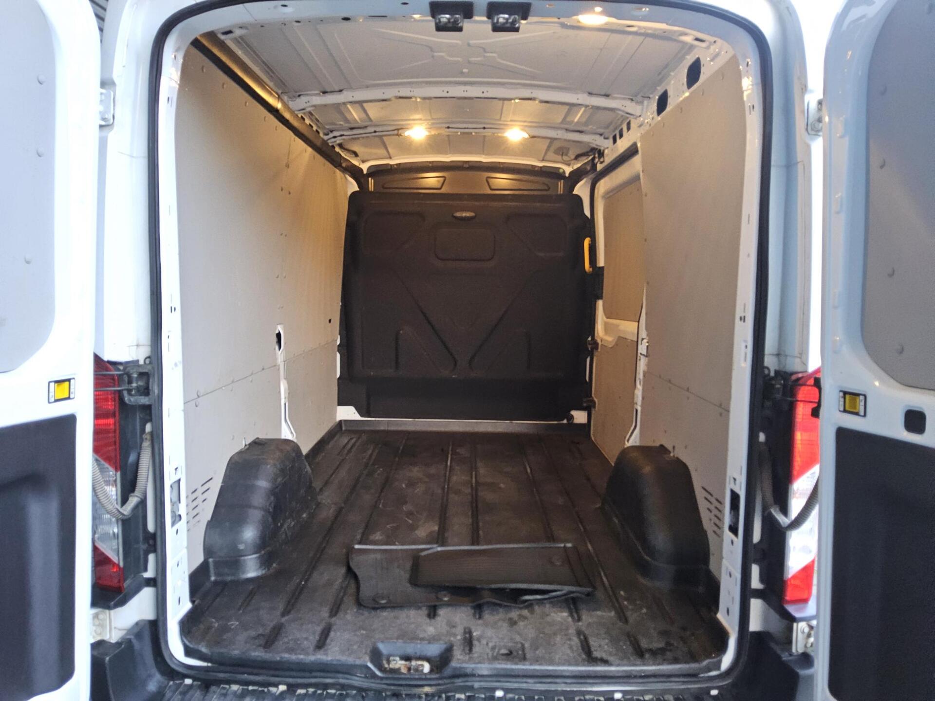 Ford Transit FT 350 L2H2 2.0 TDCi Trend 3-Sitze Klima 11