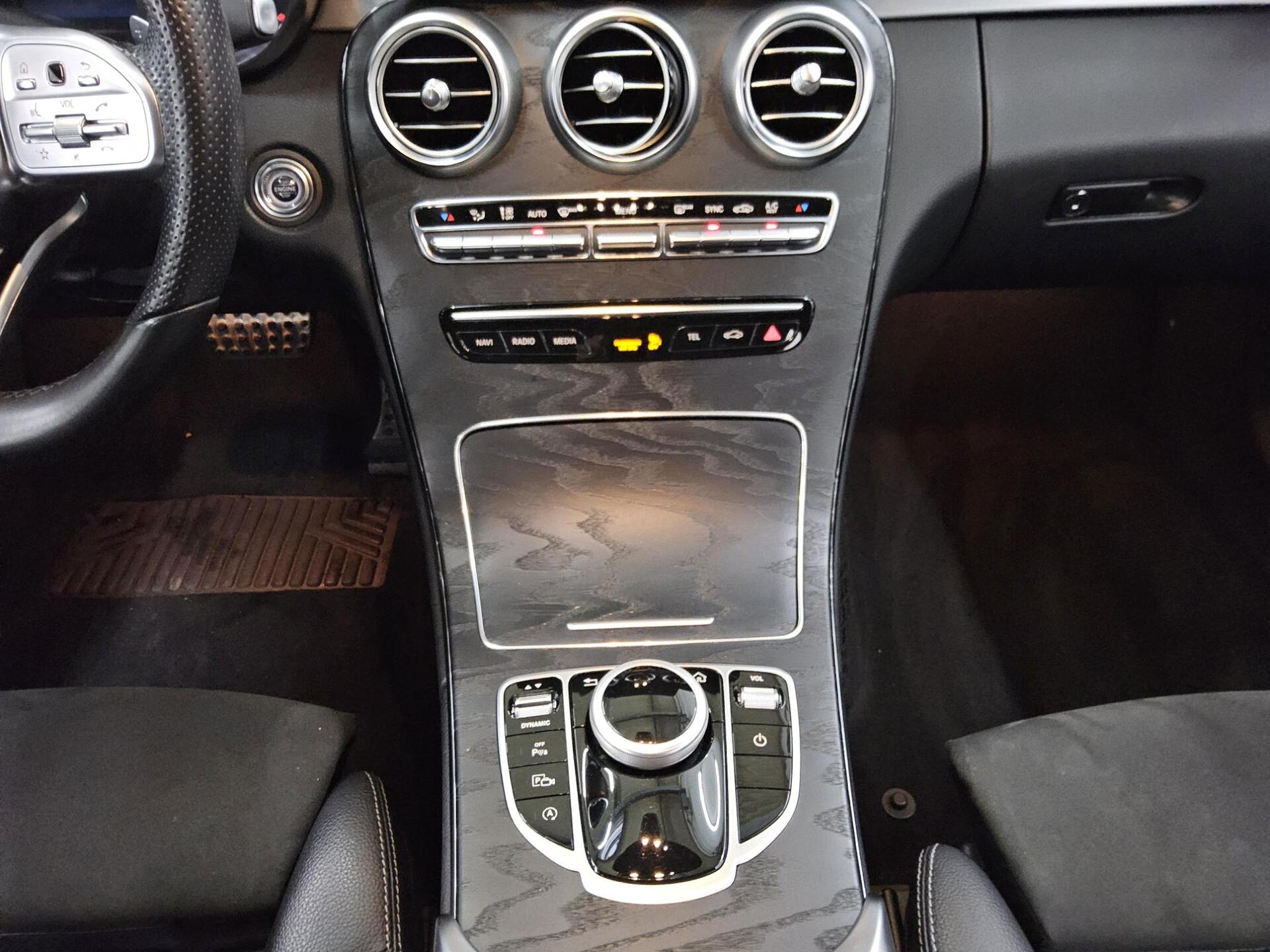 Mercedes-Benz C 220 d AMG-Line Navi LED Distronic+ AHK Shz 6