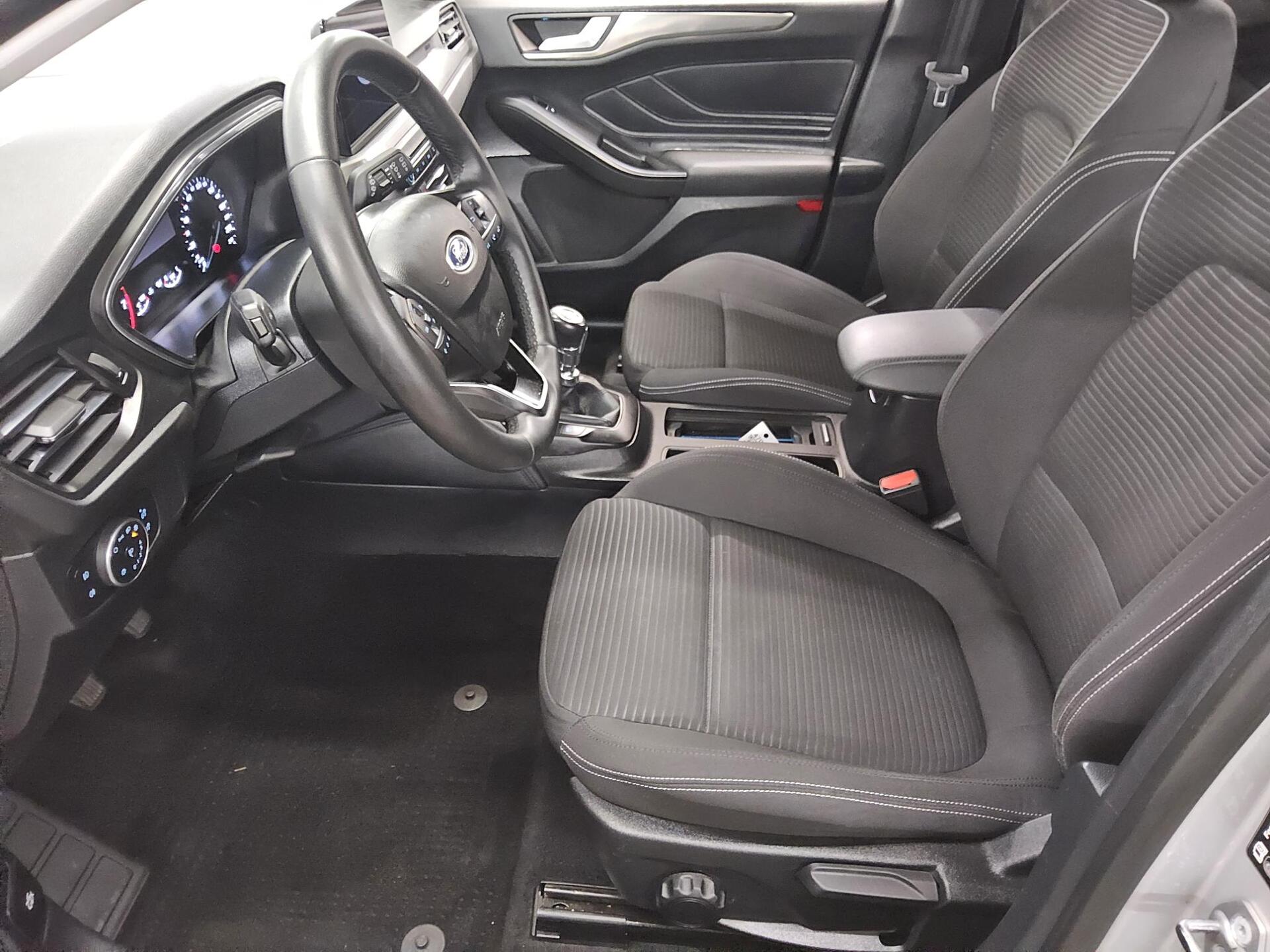 Ford Focus Turnier 1.0 EB Titanium Navi LED RfK Shz 8