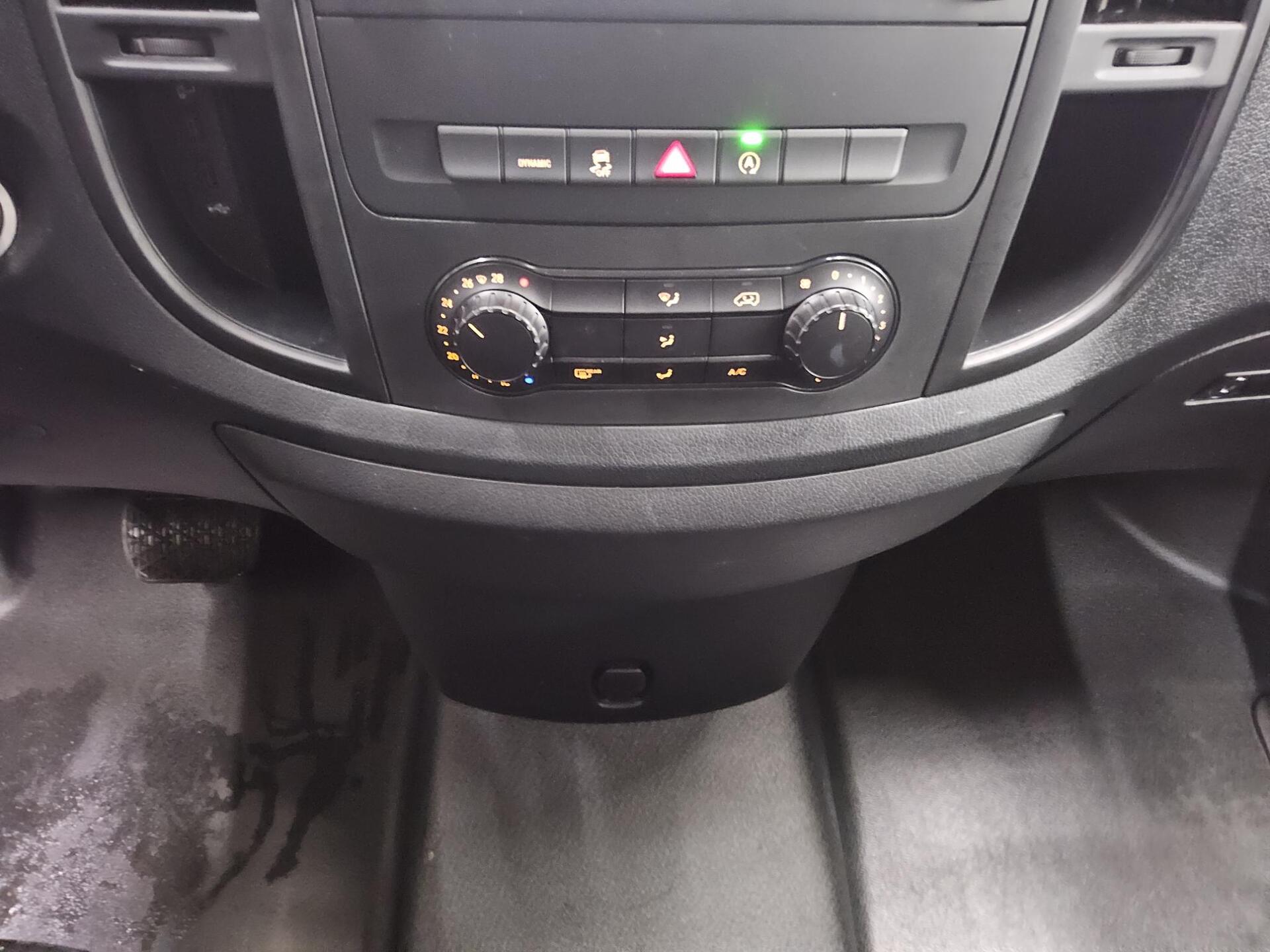 Mercedes-Benz Vito CDI 8-Sitze Extralang Navi RfK Shz PDC 6