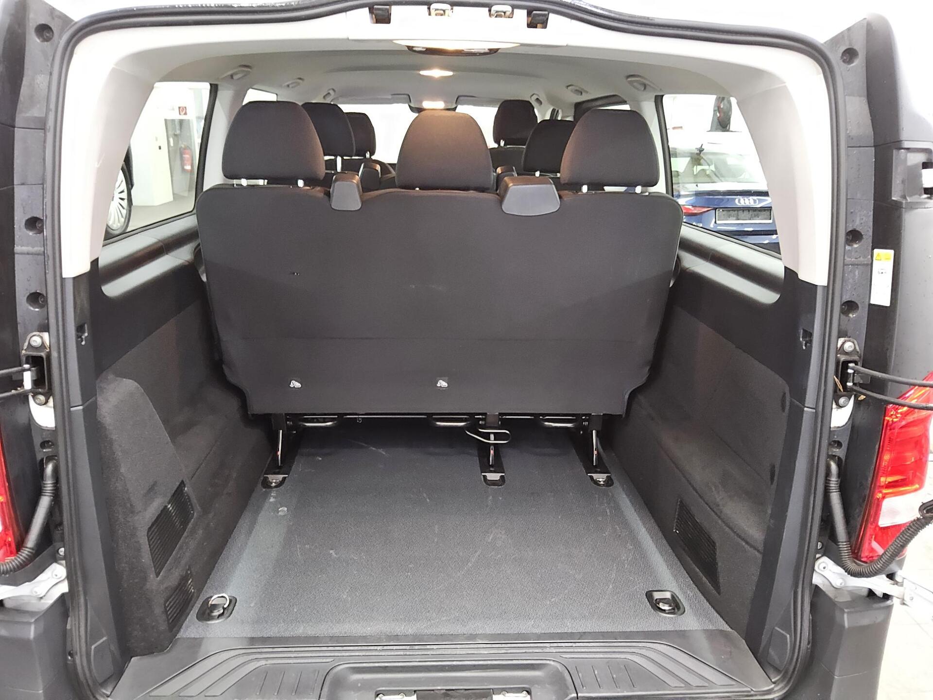 Mercedes-Benz Vito CDI 8-Sitze Extralang Navi RfK Shz PDC 11