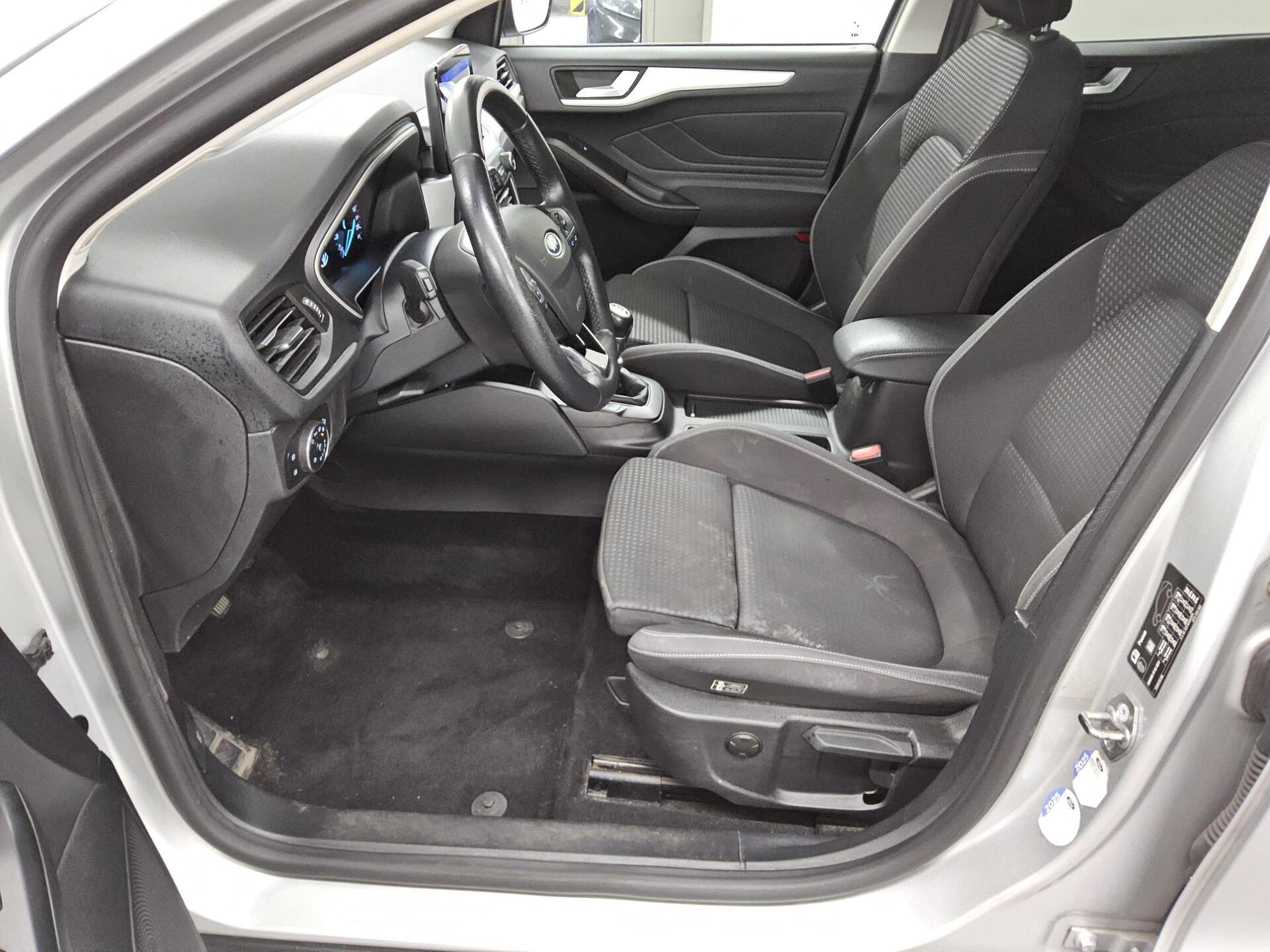 Ford Focus Turnier 1.5 EB Cool&Connect Navi LED AHK 8