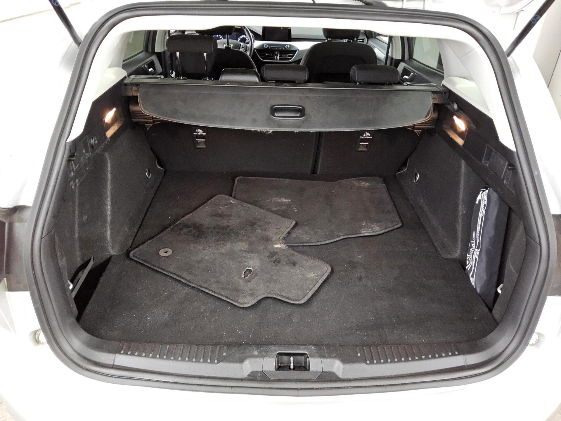 Ford Focus Turnier 1.5 EB Cool&Connect Navi LED AHK 11