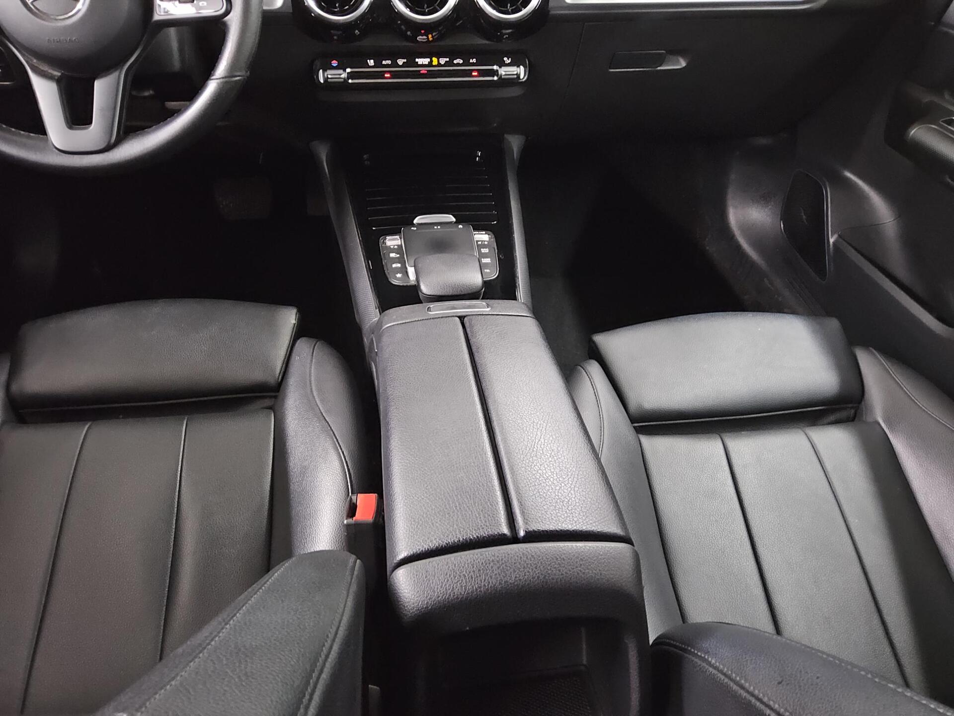 Mercedes-Benz GLB 200 d Style Navi LED Burmester MBUX AHK PDC 6