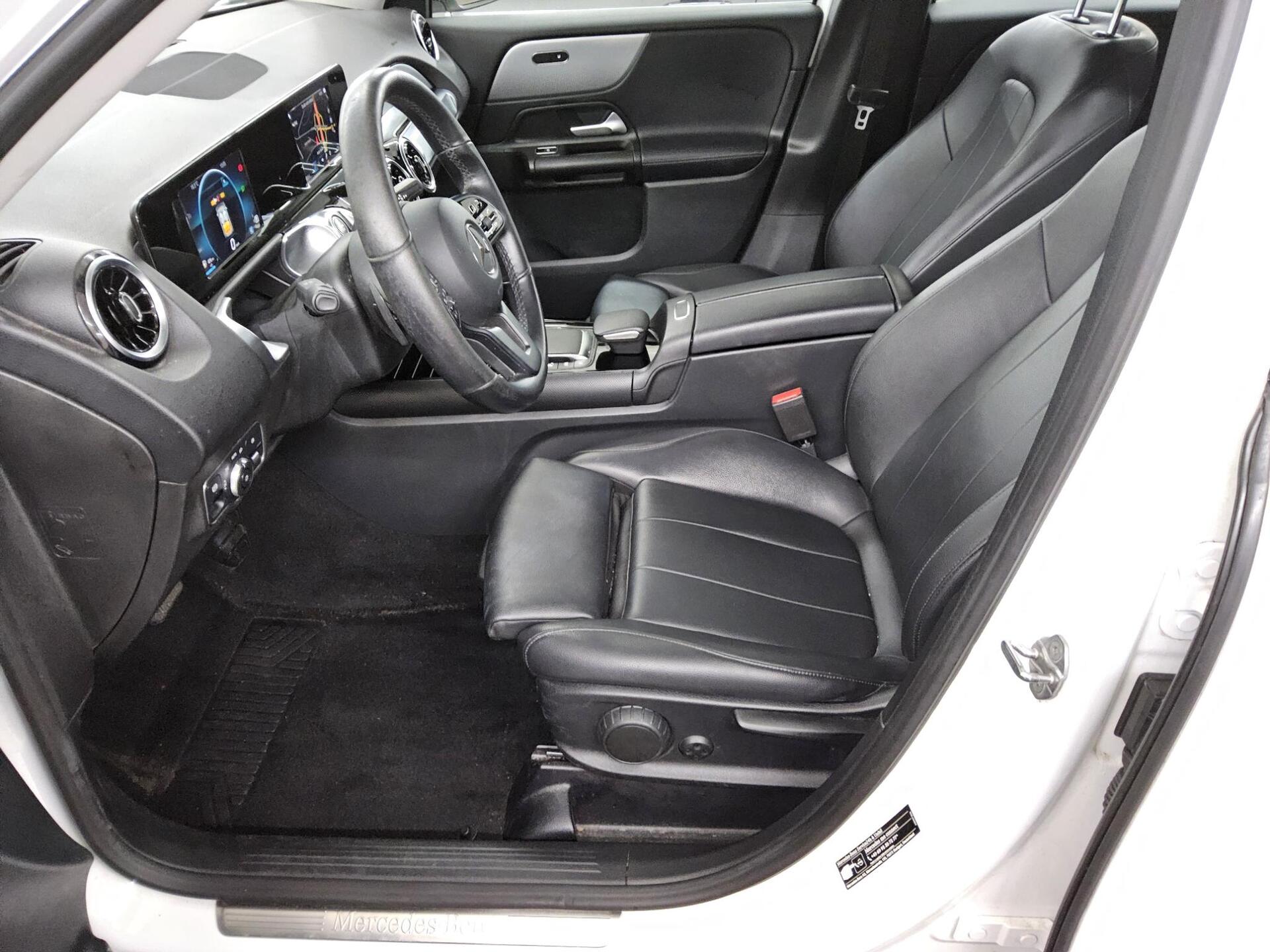 Mercedes-Benz GLB 200 d Style Navi LED Burmester MBUX AHK PDC 9