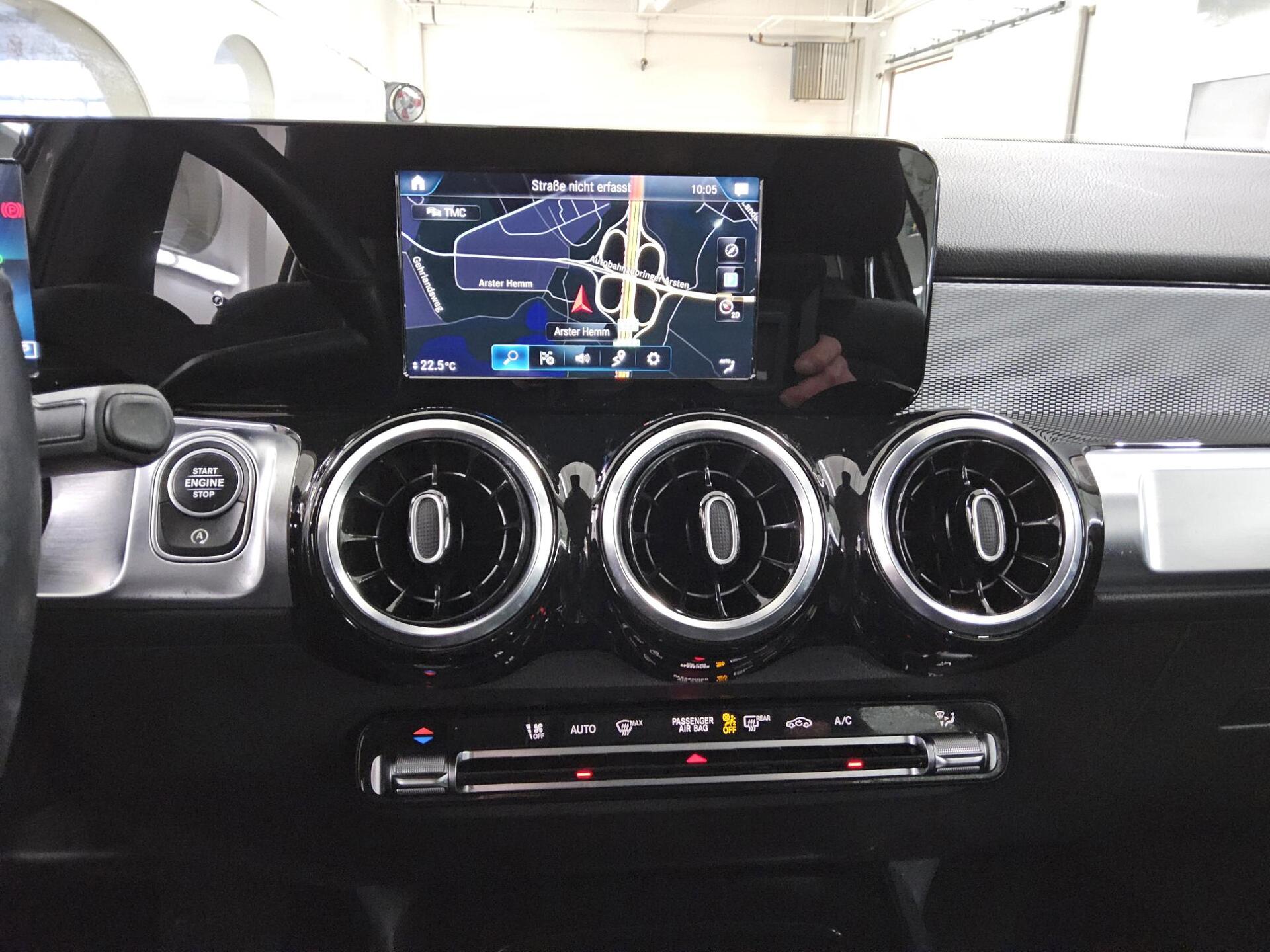 Mercedes-Benz GLB 200 d Style Navi LED Burmester MBUX AHK PDC 7