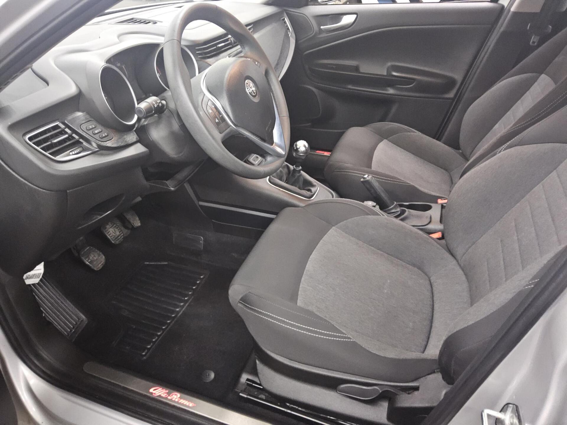 Alfa Romeo Giulietta 1.4 TB 16V Navi PDC AUX USB Klima 8