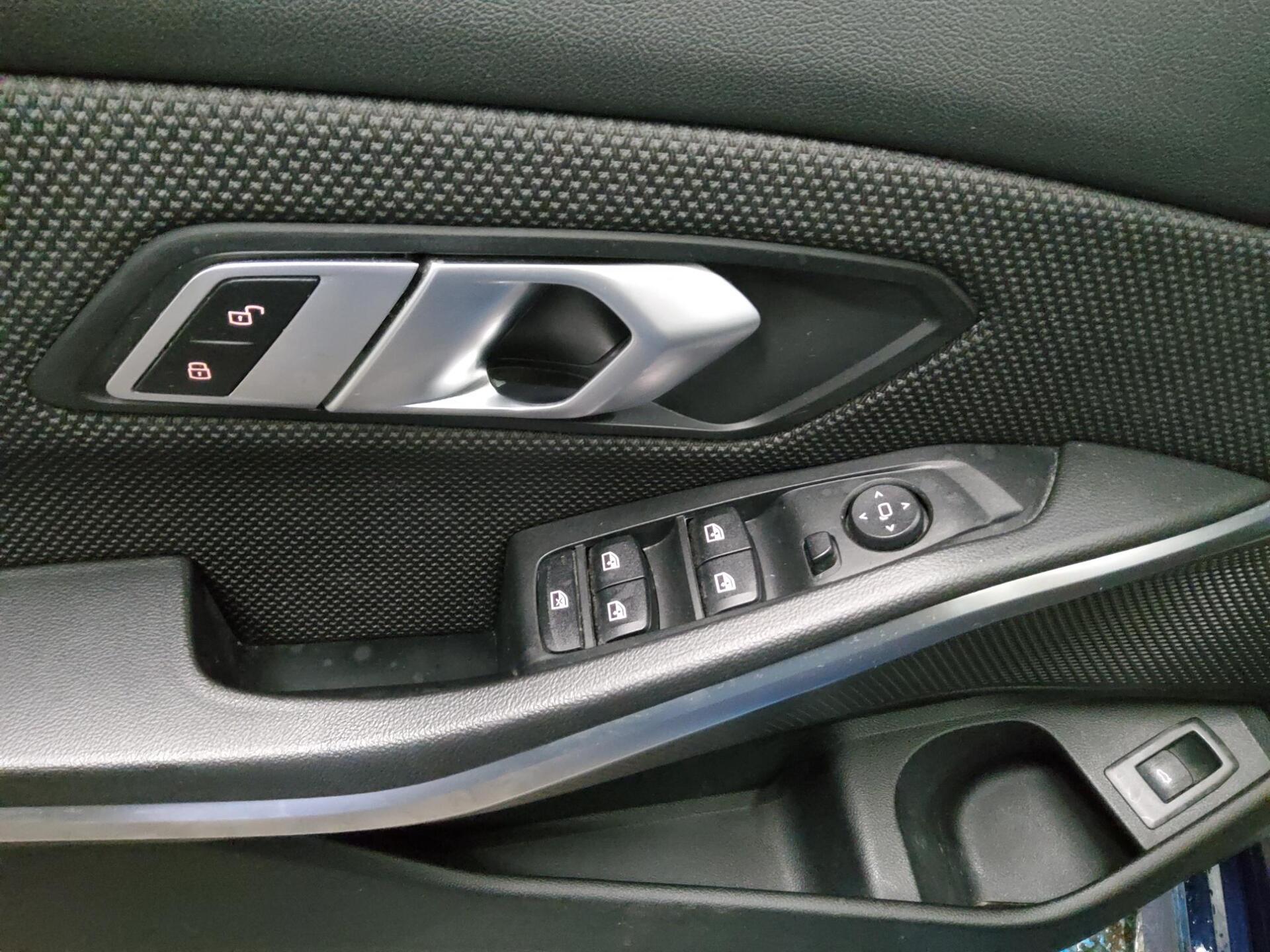 BMW 320dA Touring Advantage Navi LED LC-Pro Pano AHK 10