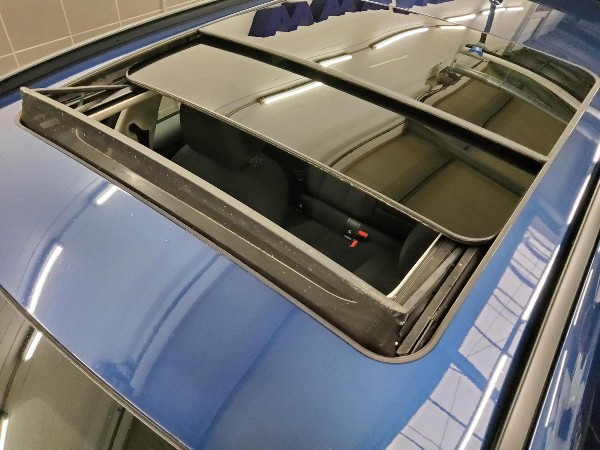 BMW 320dA Touring Advantage Navi LED LC-Pro Pano AHK 13