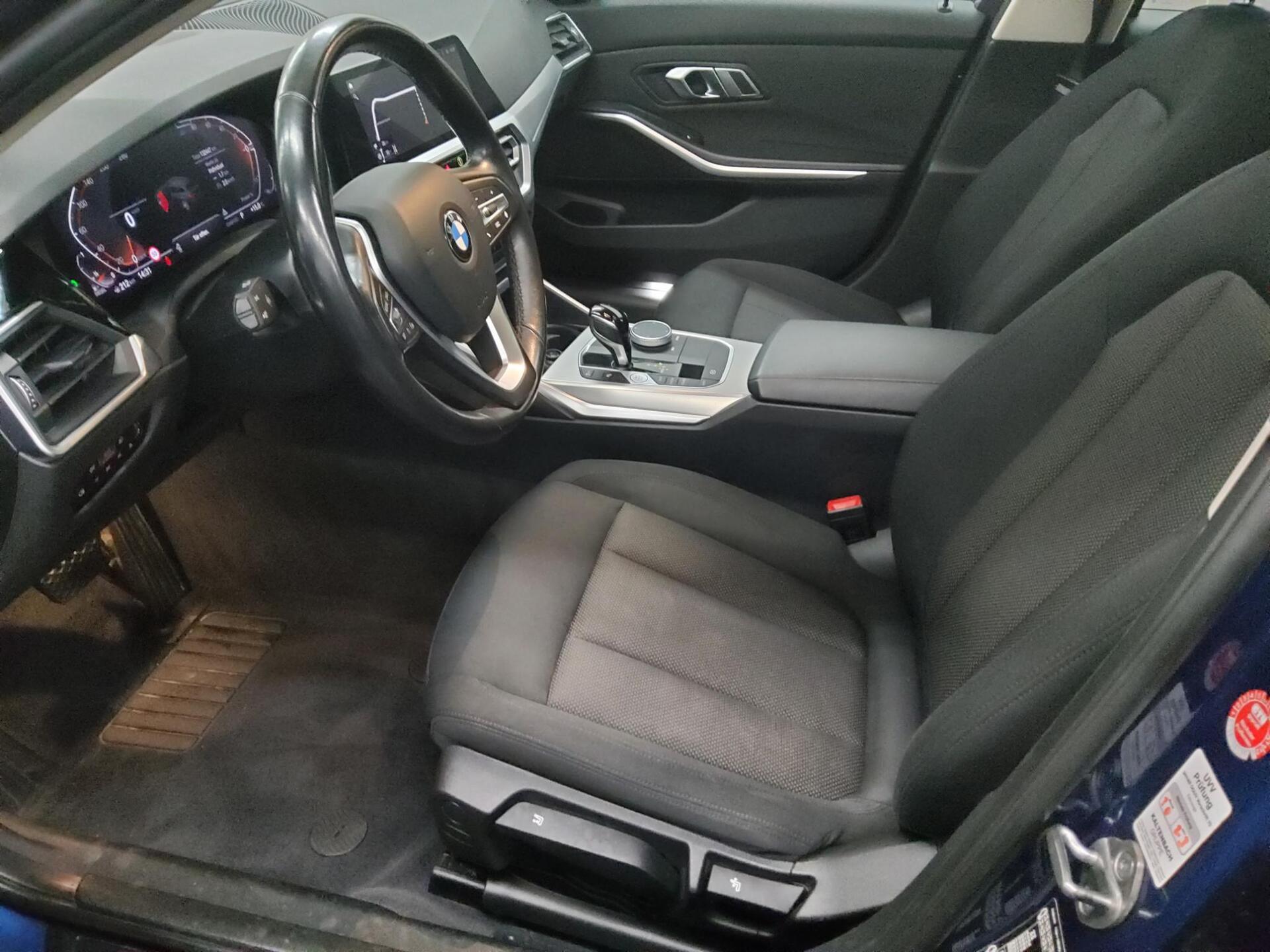 BMW 320dA Touring Advantage Navi LED LC-Pro Pano AHK 9