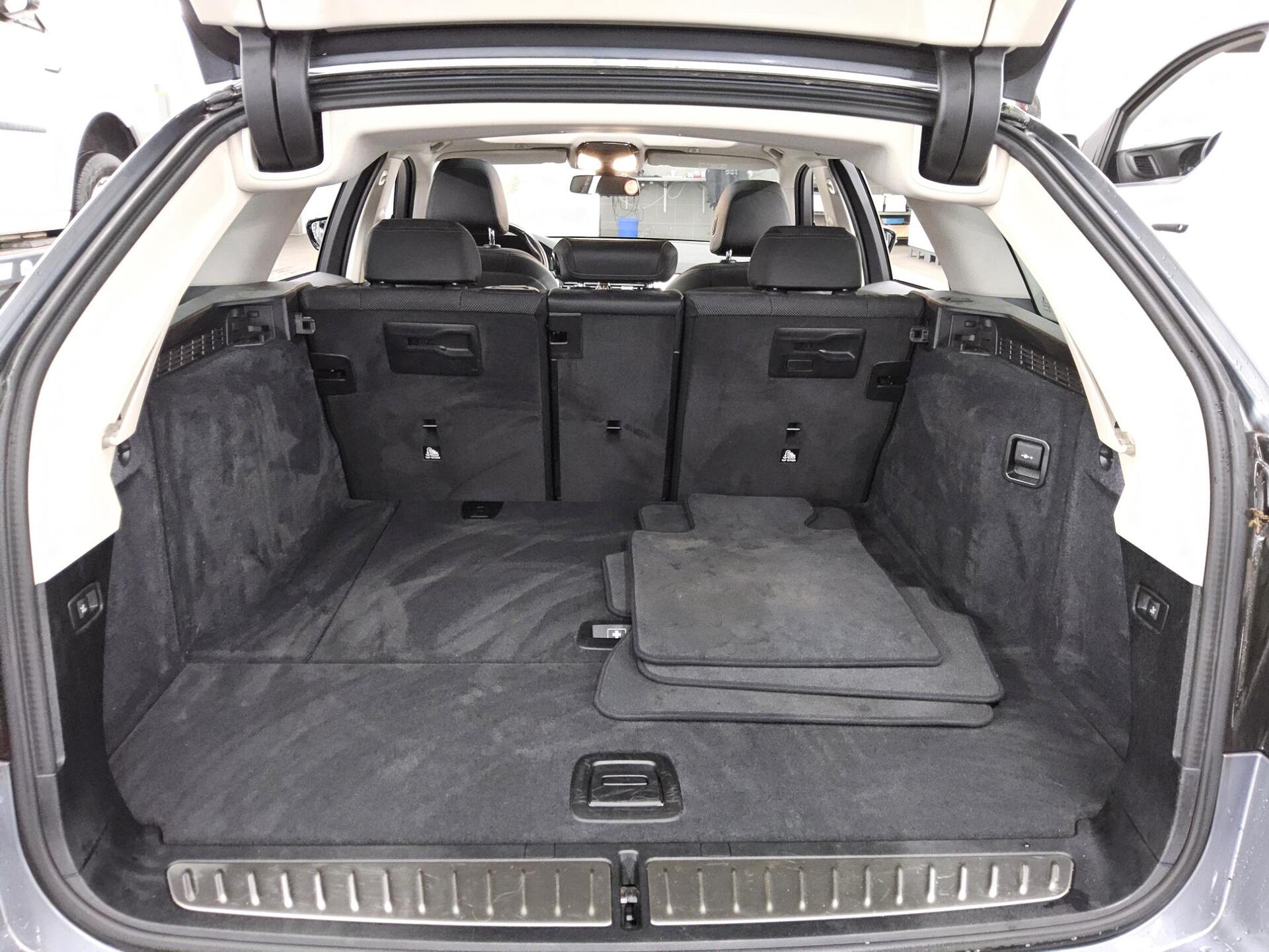 BMW 520dA Touring Sport-Line Navi LED HiFi Pano DA+ 12