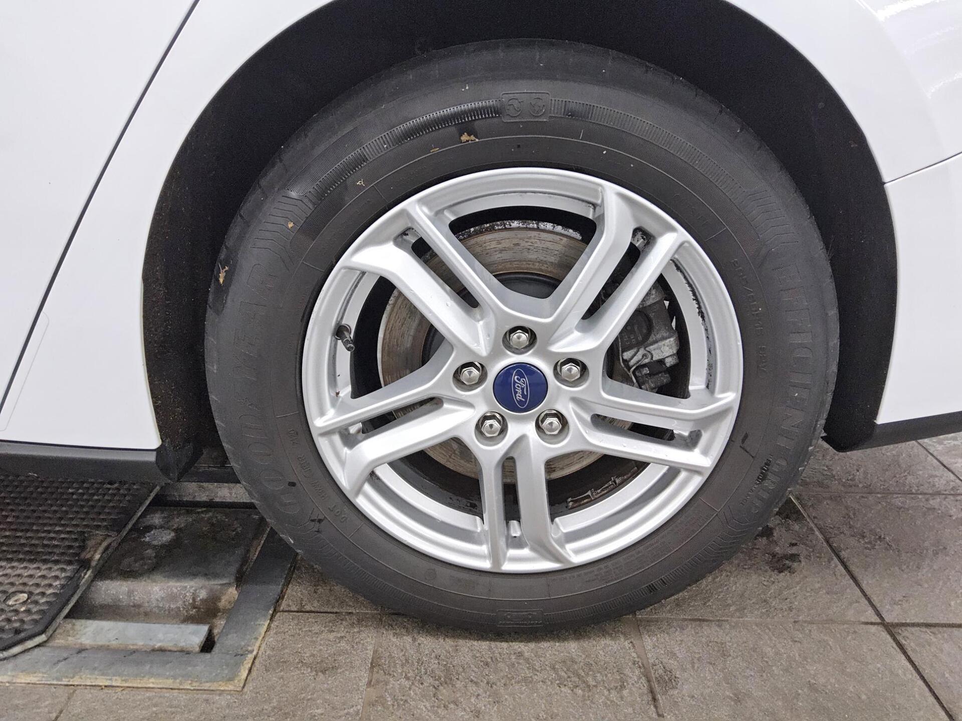 Ford Focus Turnier 1.5 EB Cool&Connect Navi RFK LED 10