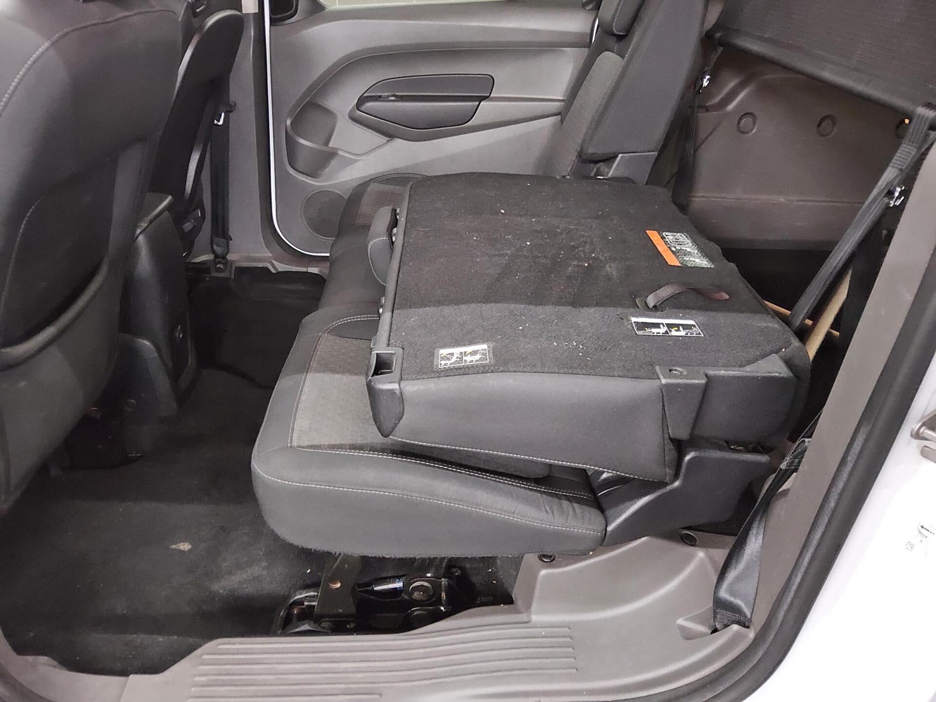 Ford Grand Tourneo Connect 1.5 EB Trend Navi RfK AHK 12