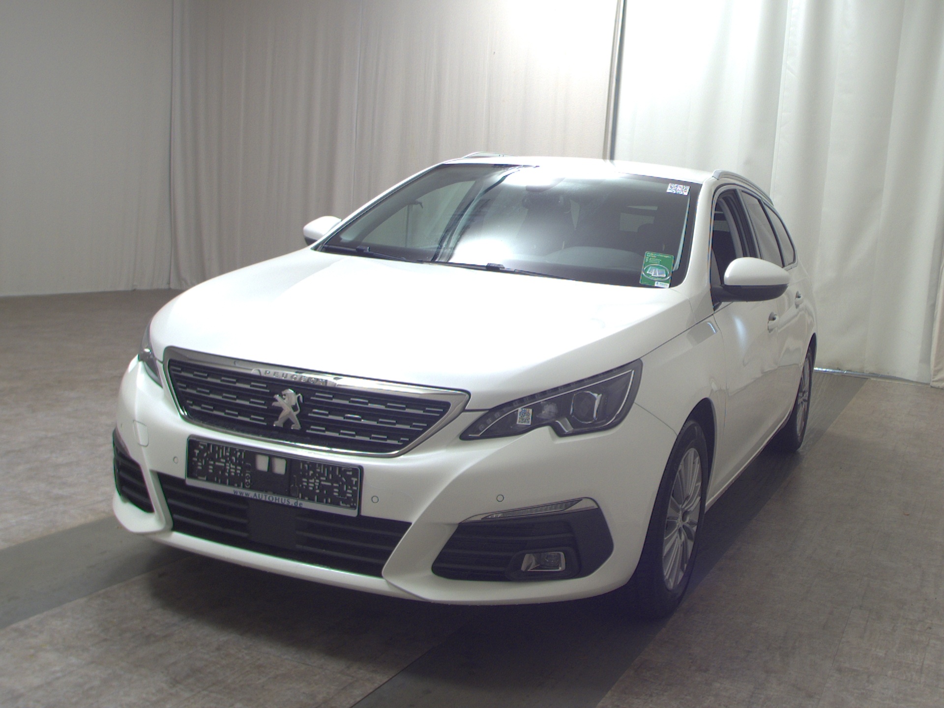 Peugeot 308 1.5 BlueHDI Allure T-Leder Navi LED RFK Shz 2