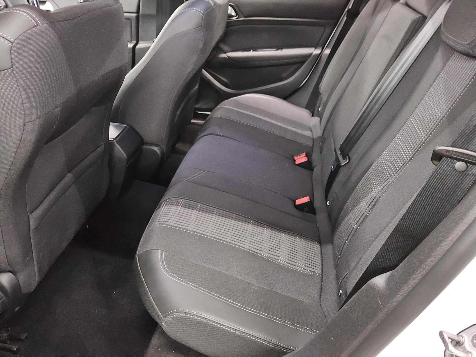 Peugeot 308 1.5 BlueHDI Allure T-Leder Navi LED RFK Shz 12