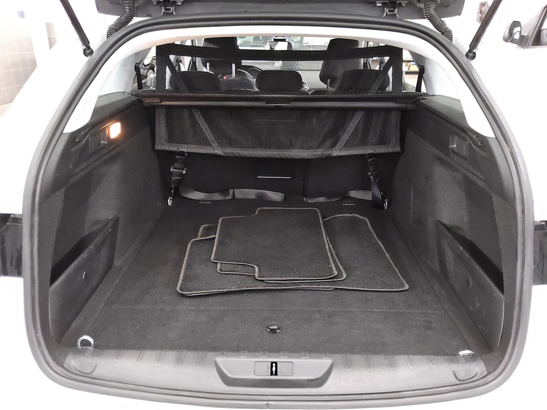 Peugeot 308 1.5 BlueHDI Allure T-Leder Navi LED RFK Shz 13