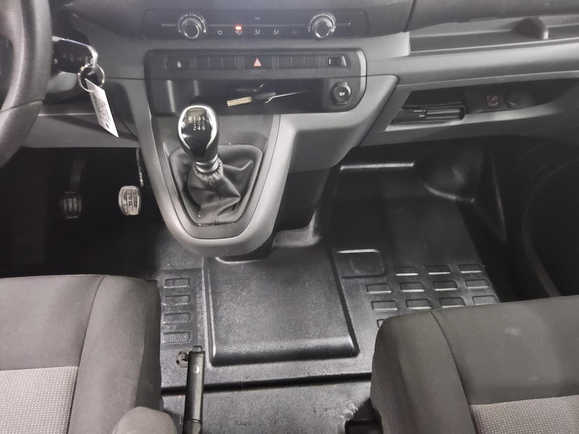 Opel Vivaro 2.0 CDTI L2 5-Sitze Navi RFK StHzg PDC 6