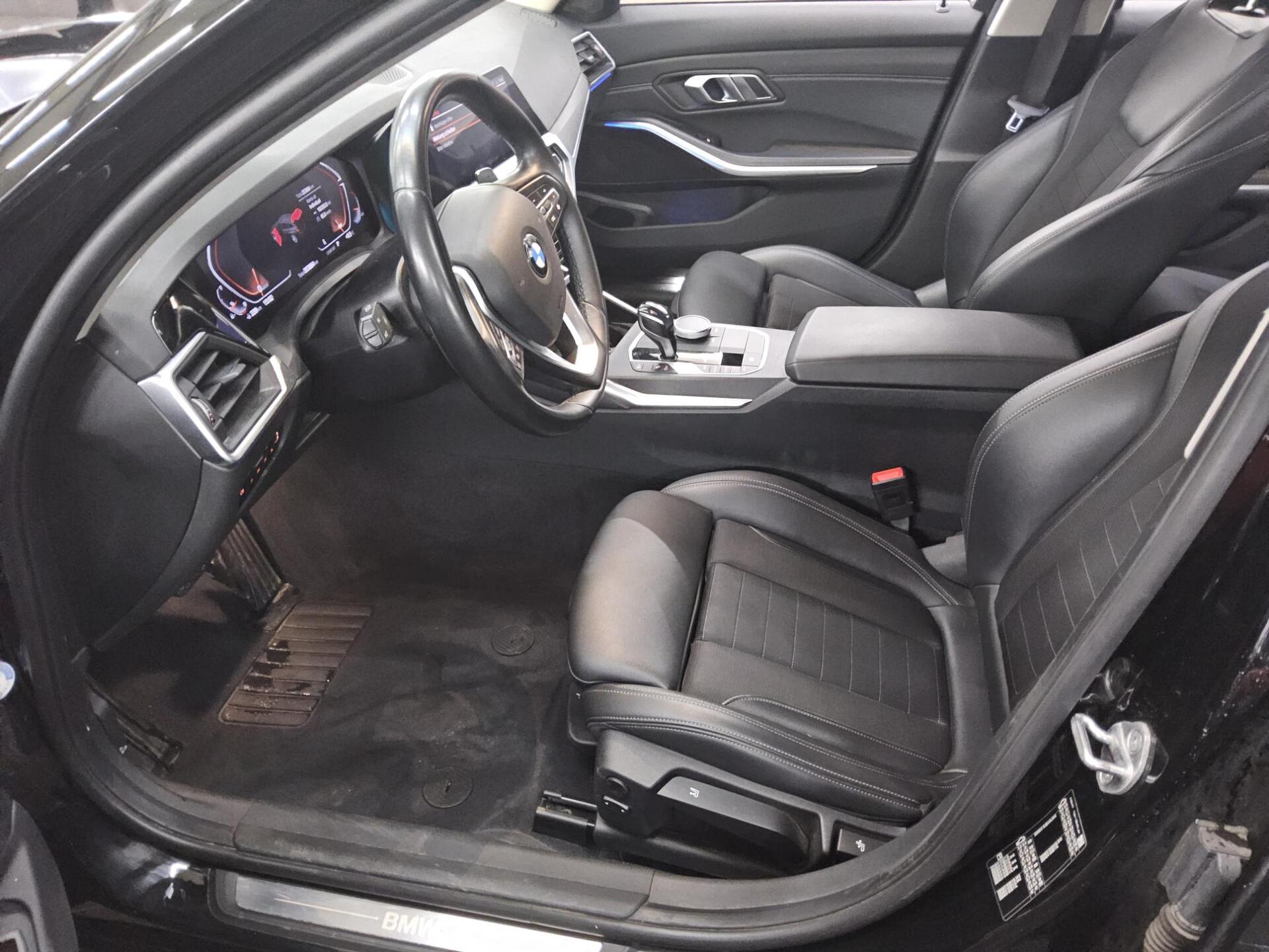 BMW 320iA Touring Sport-Line T-Leder Navi LED LC-Pro 9