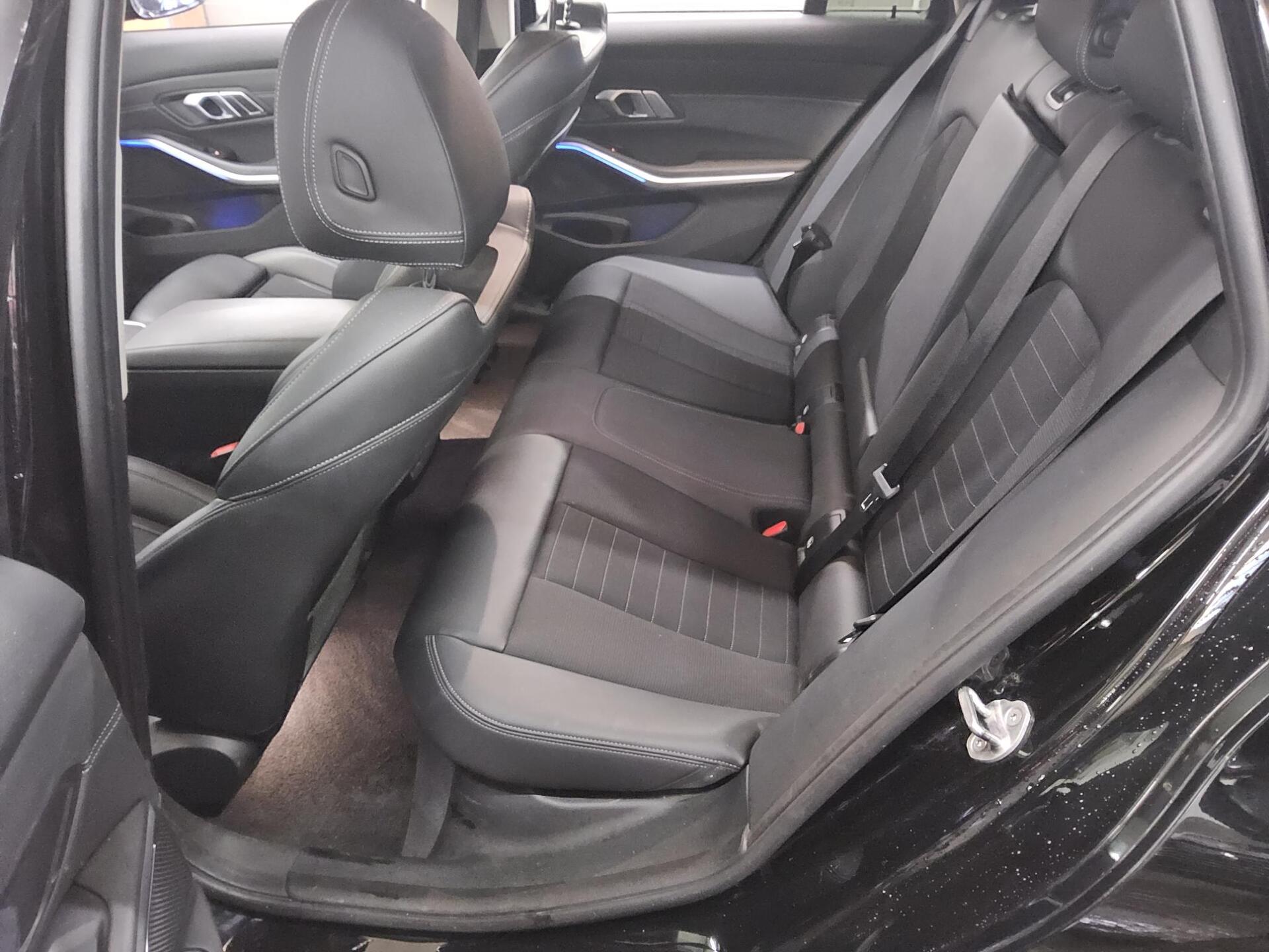 BMW 320iA Touring Sport-Line T-Leder Navi LED LC-Pro 12