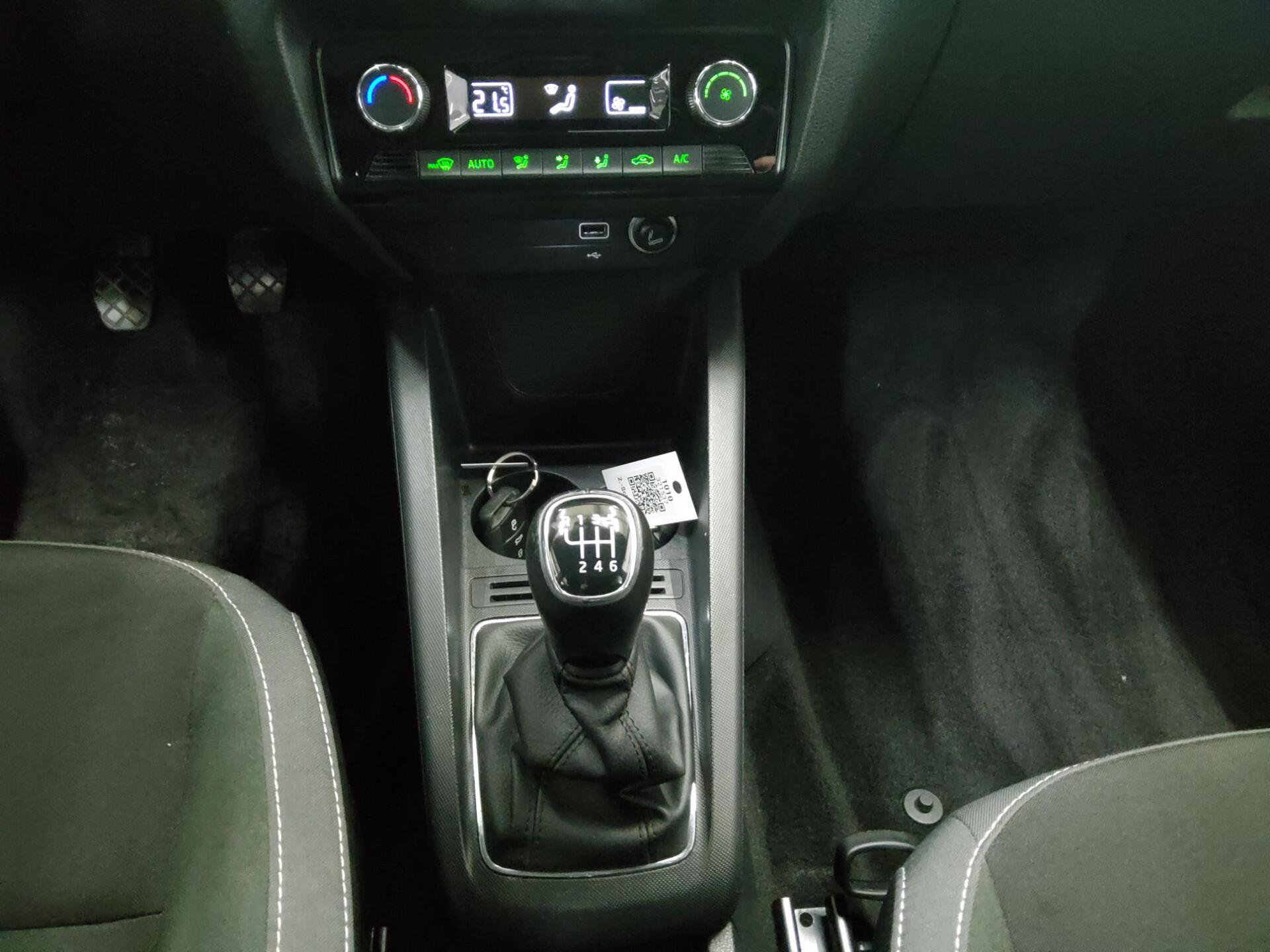 Skoda Fabia Kombi 1.0 TSI Style Navi PDC SHZ 6