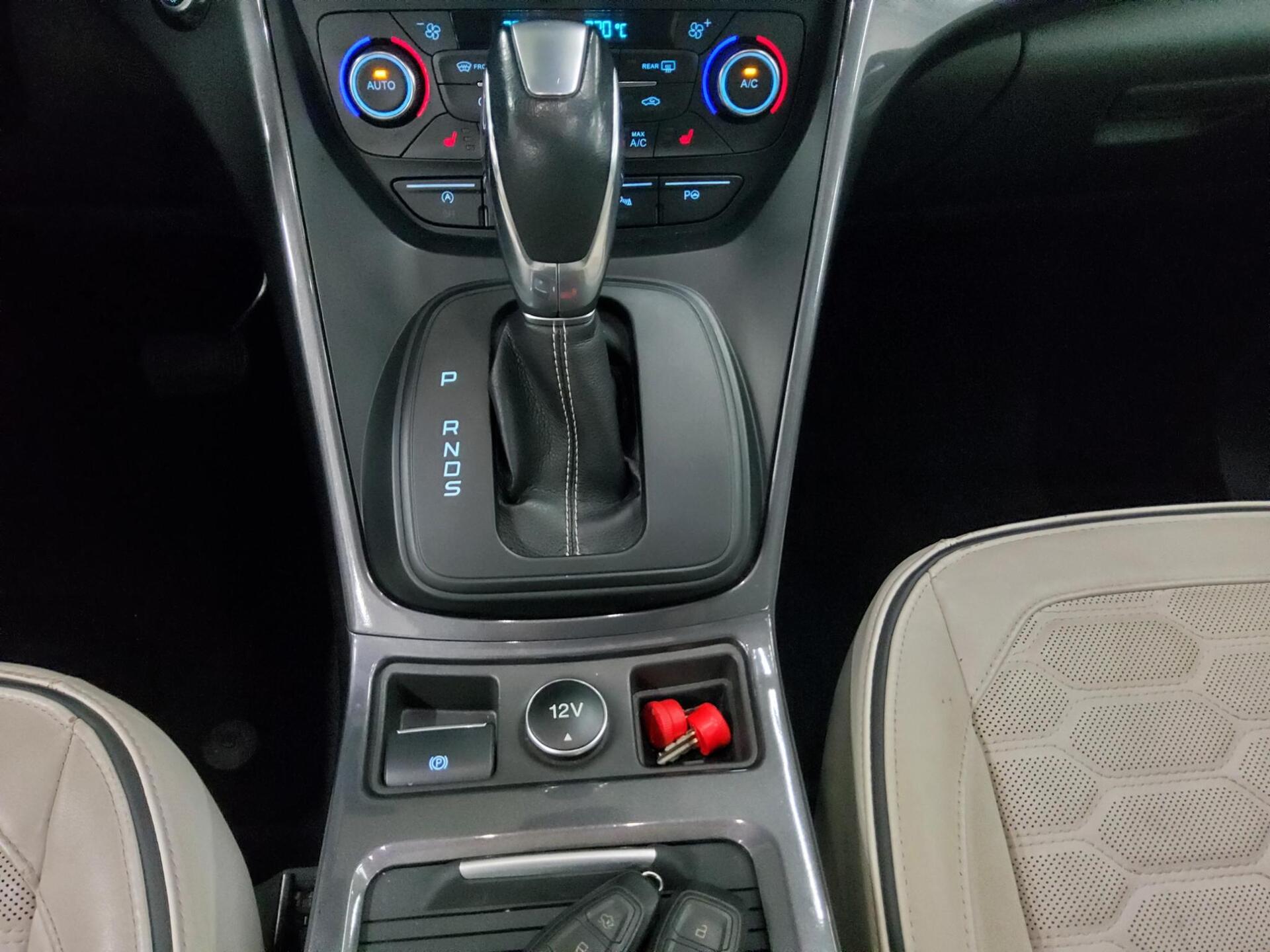 Ford Kuga 2.0 TDCI 4x4 Vignale Navi Xenon Pano AHK 6