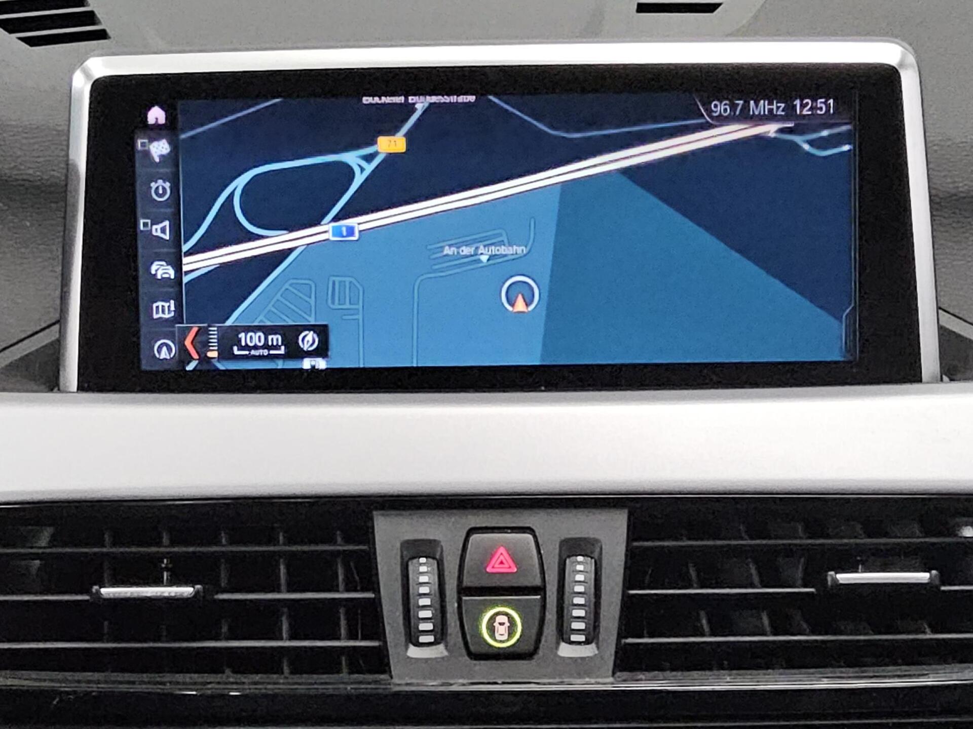 BMW X1 sDrive18d Leder Navi Pano Shz 7