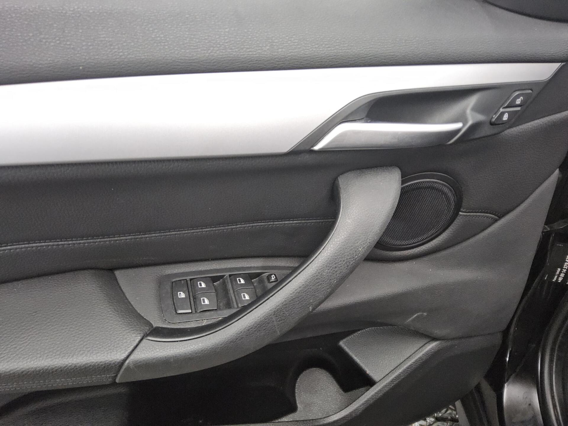 BMW X1 sDrive18d Leder Navi Pano Shz 9