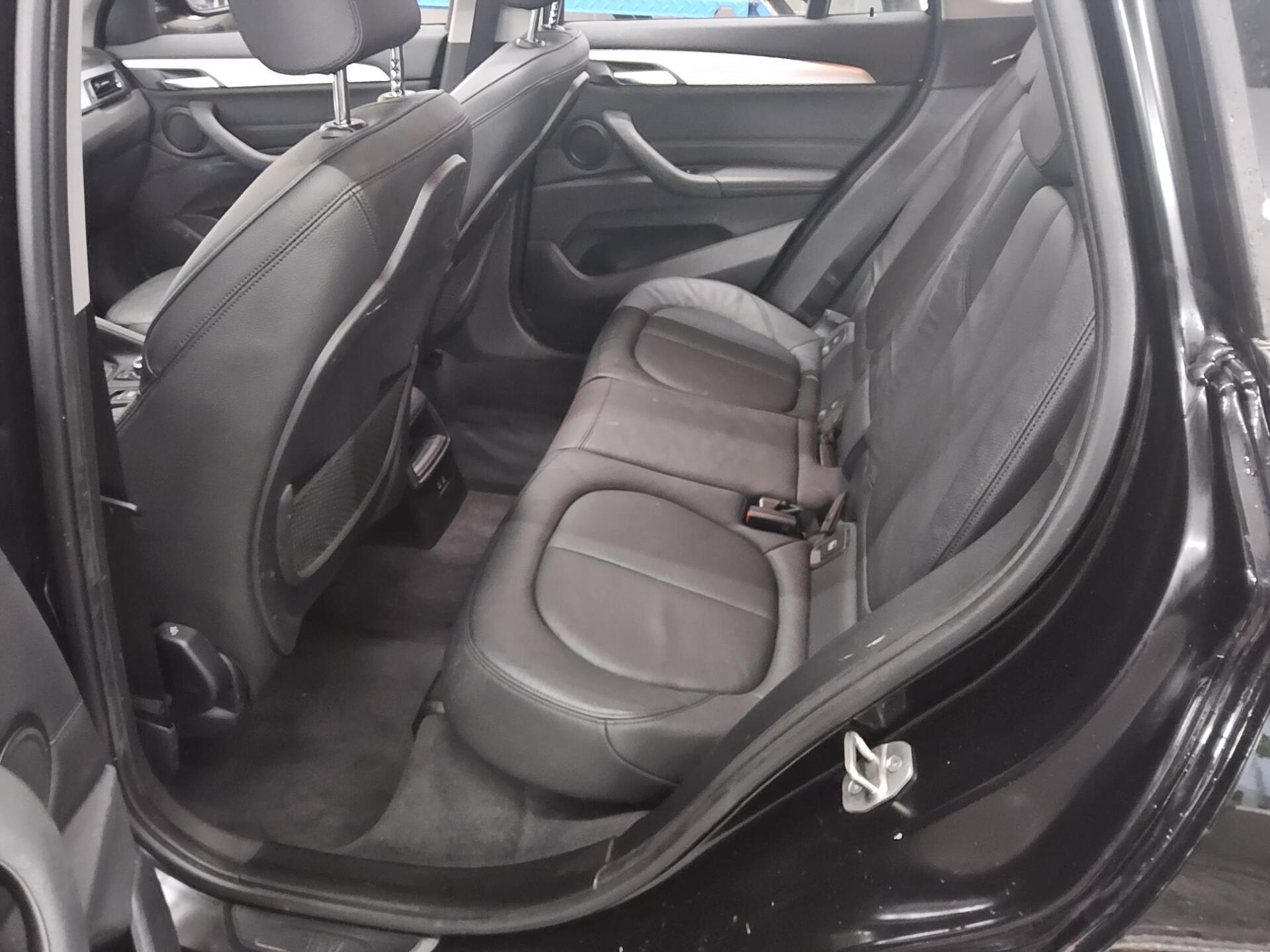 BMW X1 sDrive18d Leder Navi Pano Shz 13