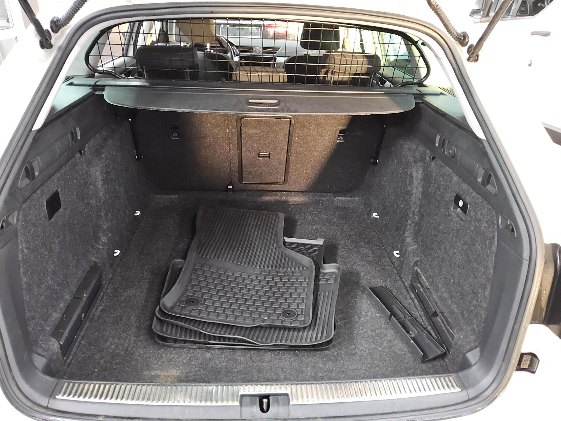 Skoda Superb Kombi 2.0 TDI Ambition Navi LED vc Sound 12