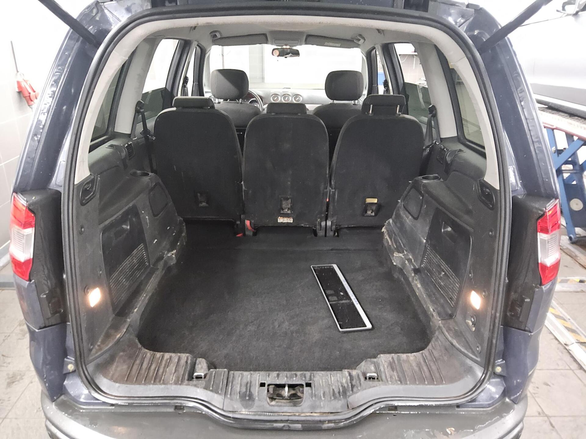 Ford Galaxy 2.0 TDCi Trend 5-Sitzer Navi AHK Shz PDC 11