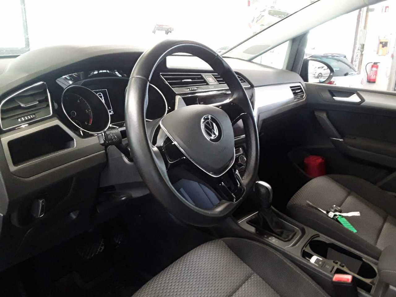 Volkswagen Touran 2.0 TDI Comf. Navi AHK PDC 6